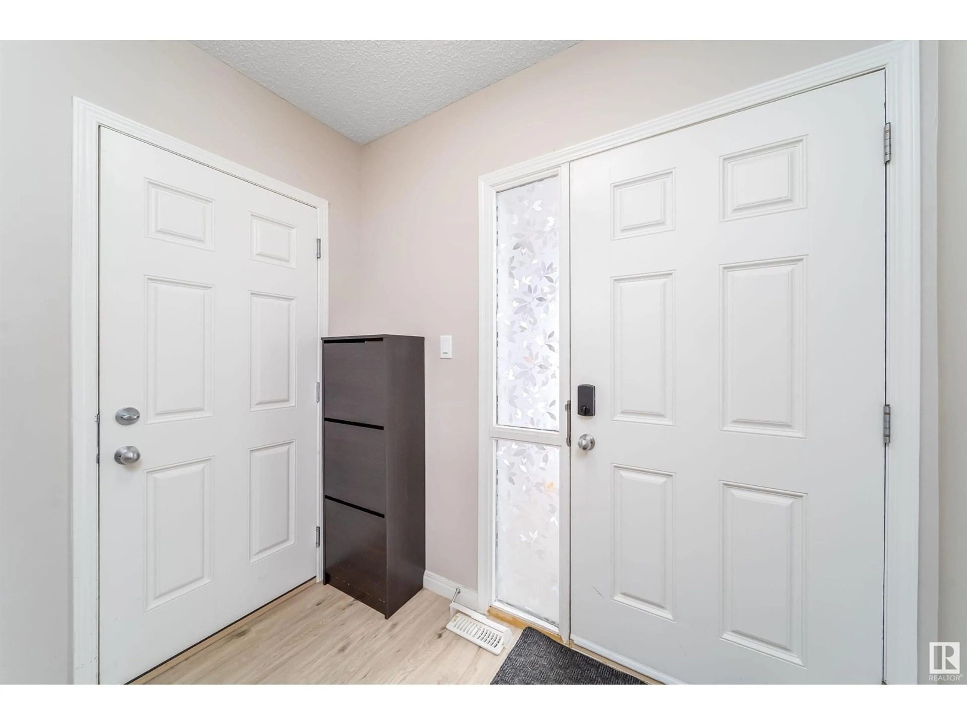 Indoor entryway for SW - 4707 CRABAPPLE RU, Edmonton Alberta T6X0Y7