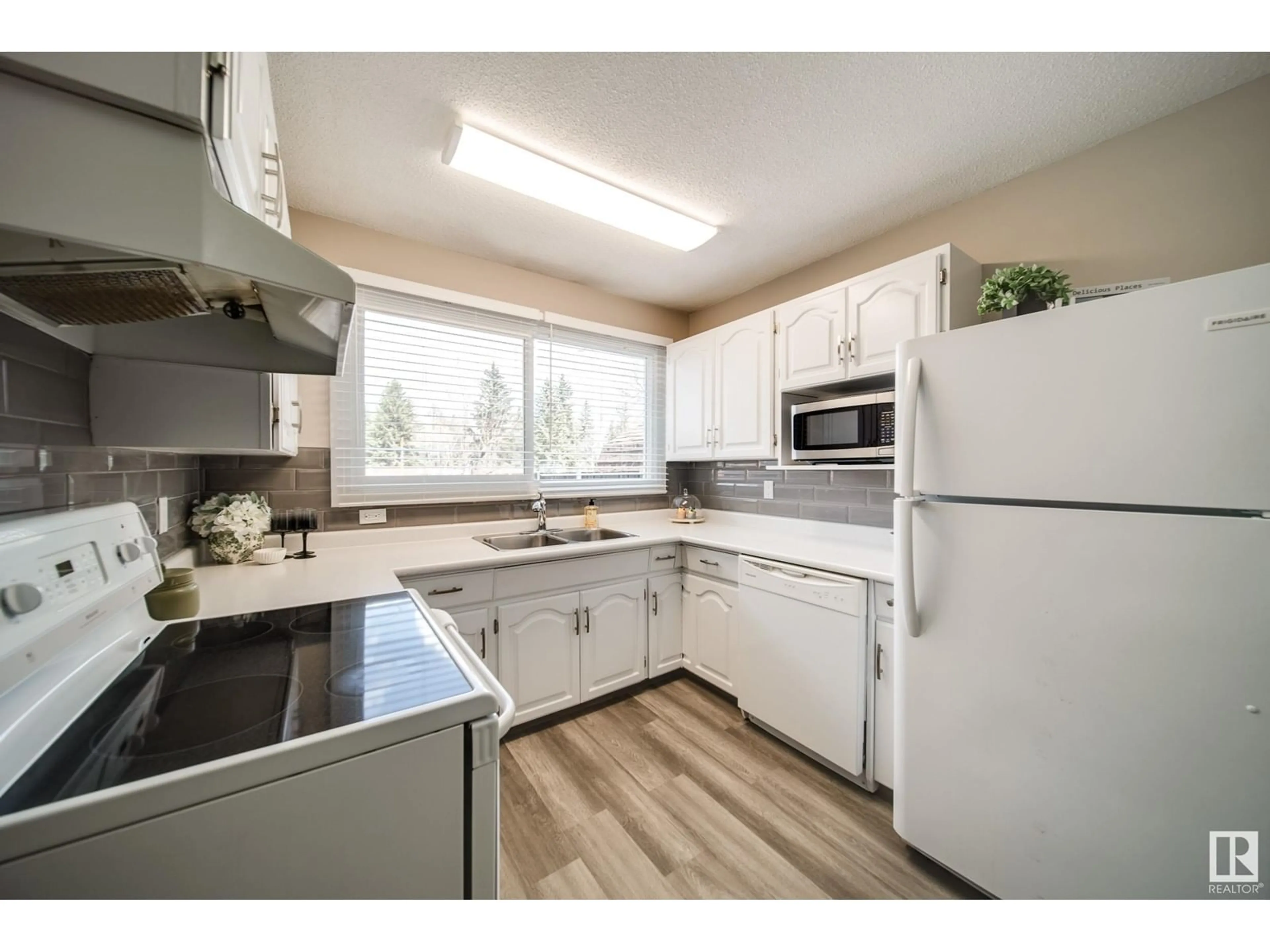 Standard kitchen, unknown for NW - 5719 144 AV, Edmonton Alberta T5A1K6