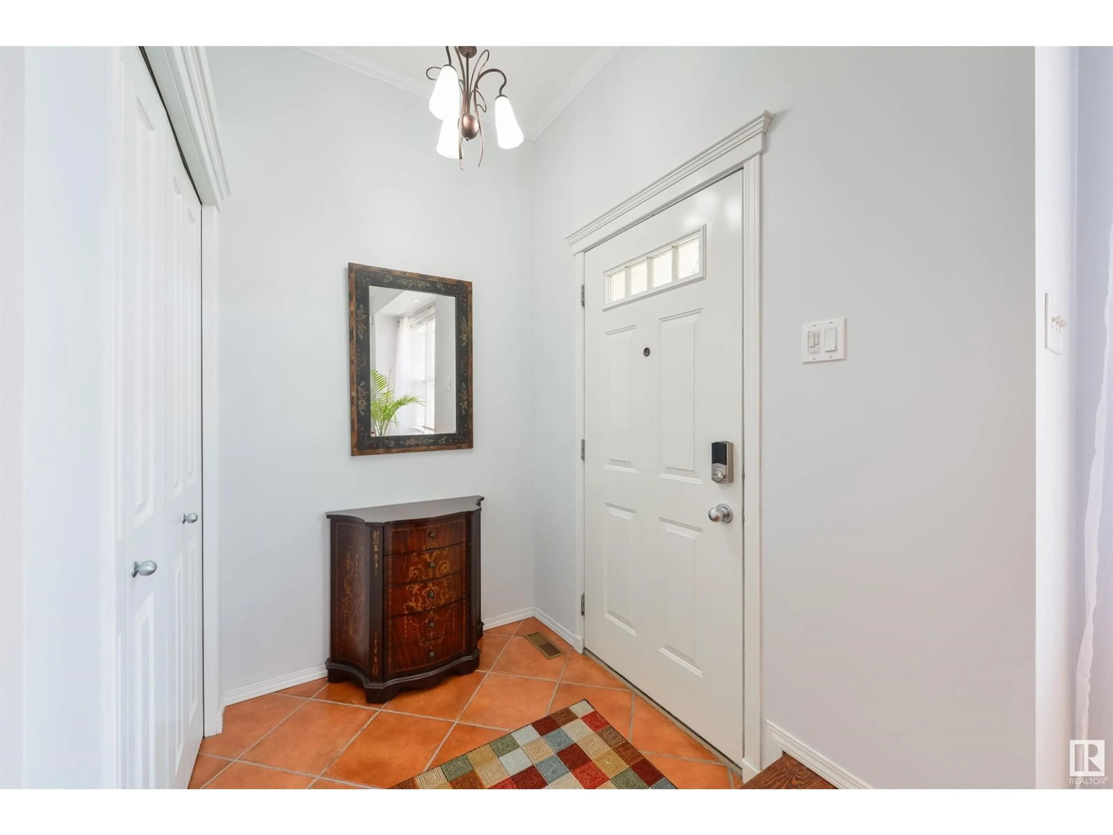 Indoor entryway for NW - 10072 90 ST, Edmonton Alberta T5H4P2
