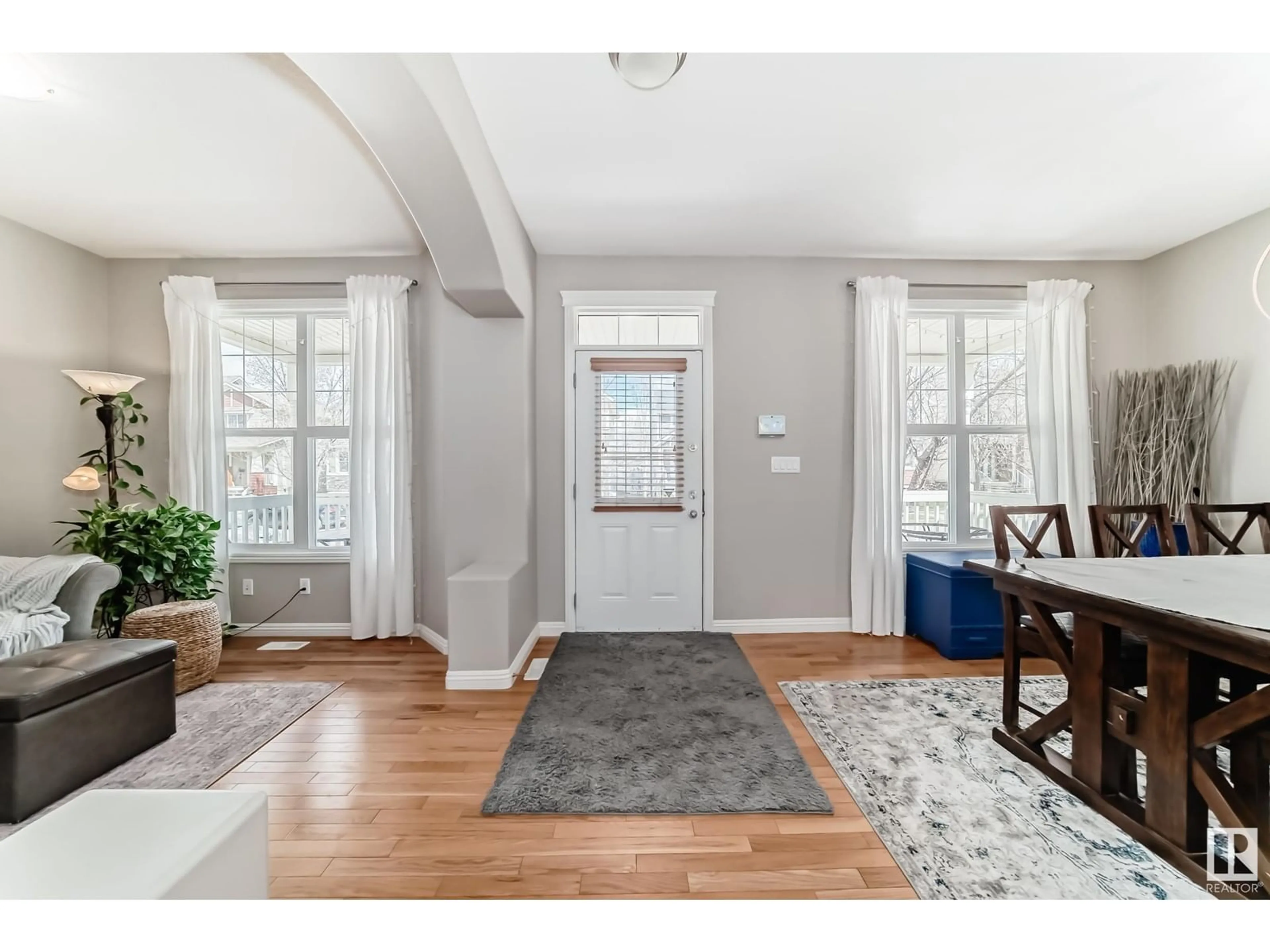 Indoor entryway for 364 GRIESBACH SCHOOL RD, Edmonton Alberta T5E1Z8