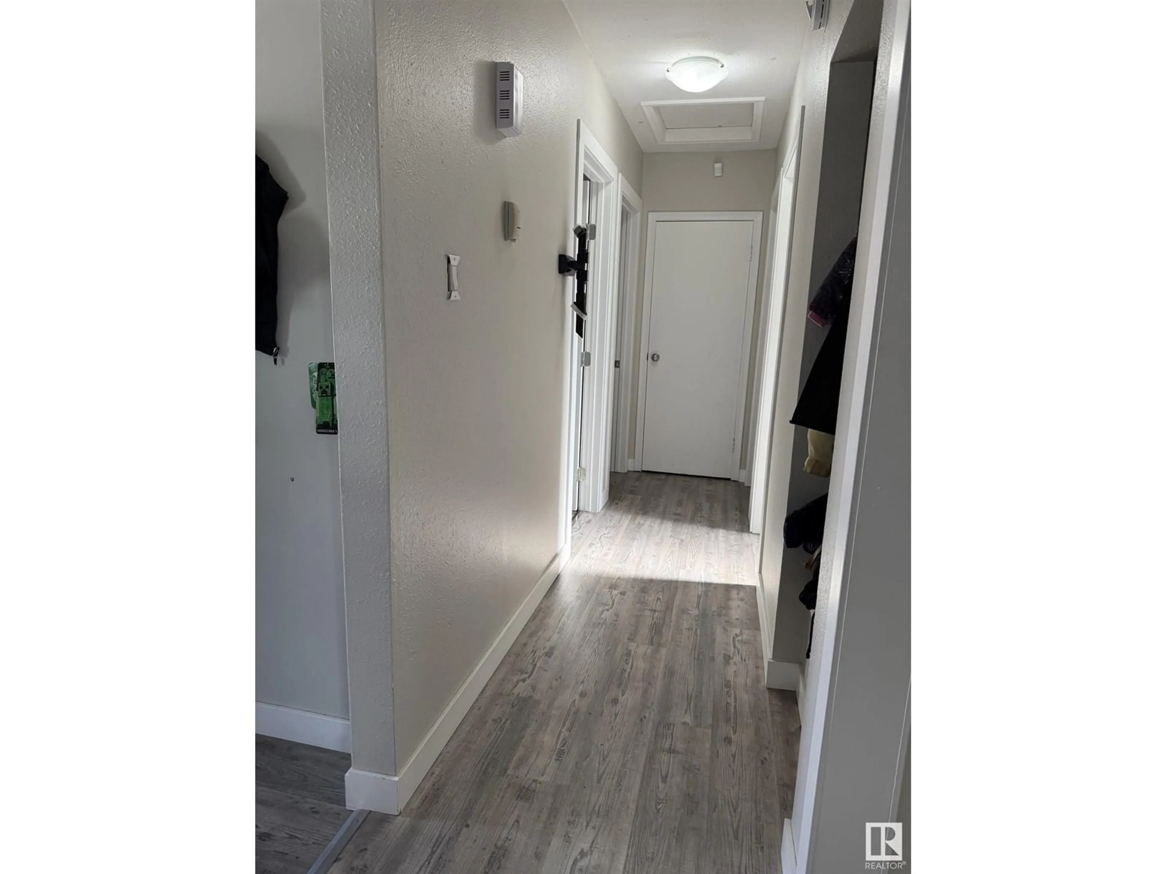 Indoor entryway for 5144 53 ST, Drayton Valley Alberta T7A1C5