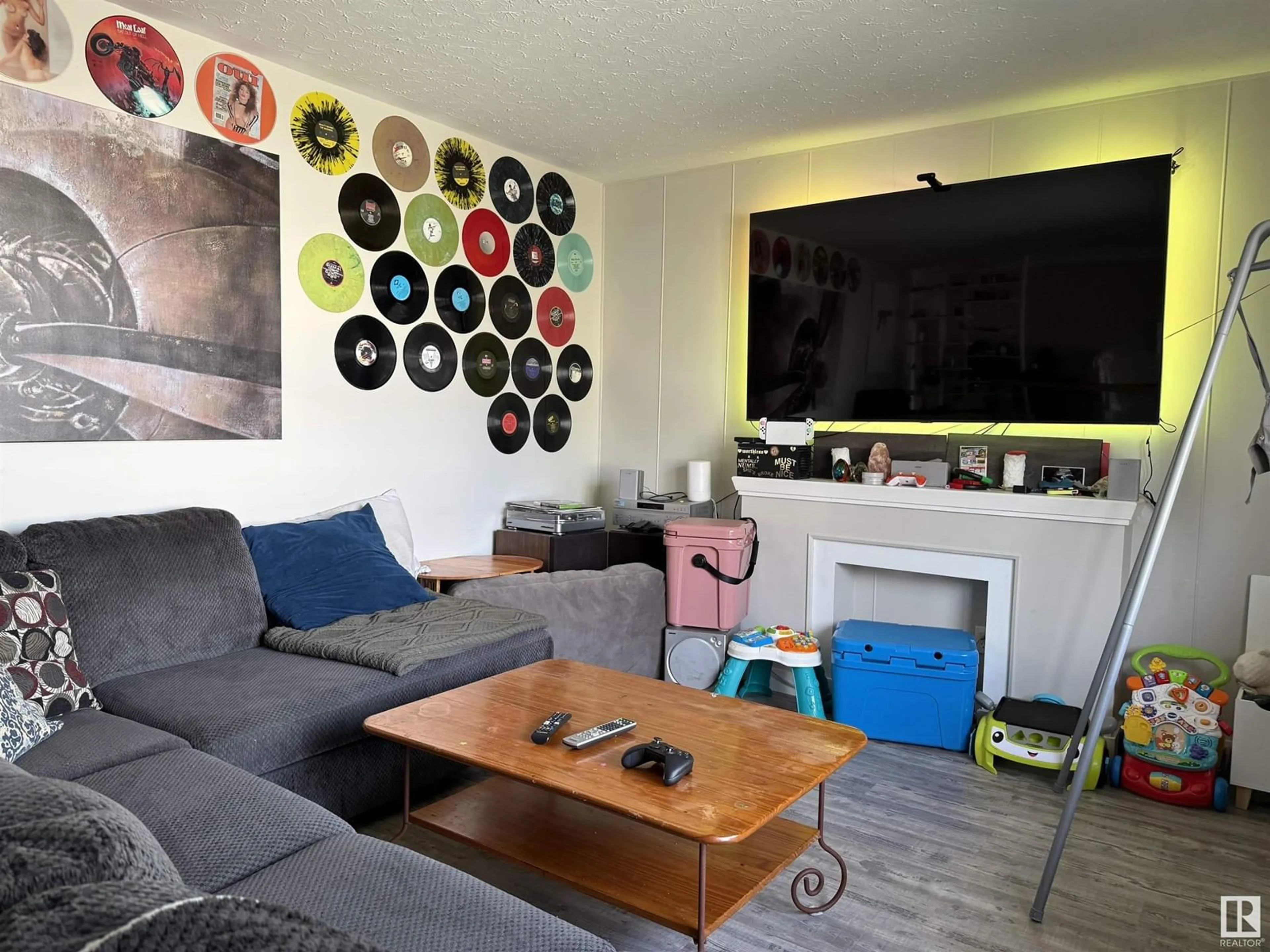 Living room with furniture, unknown for 5144 53 ST, Drayton Valley Alberta T7A1C5
