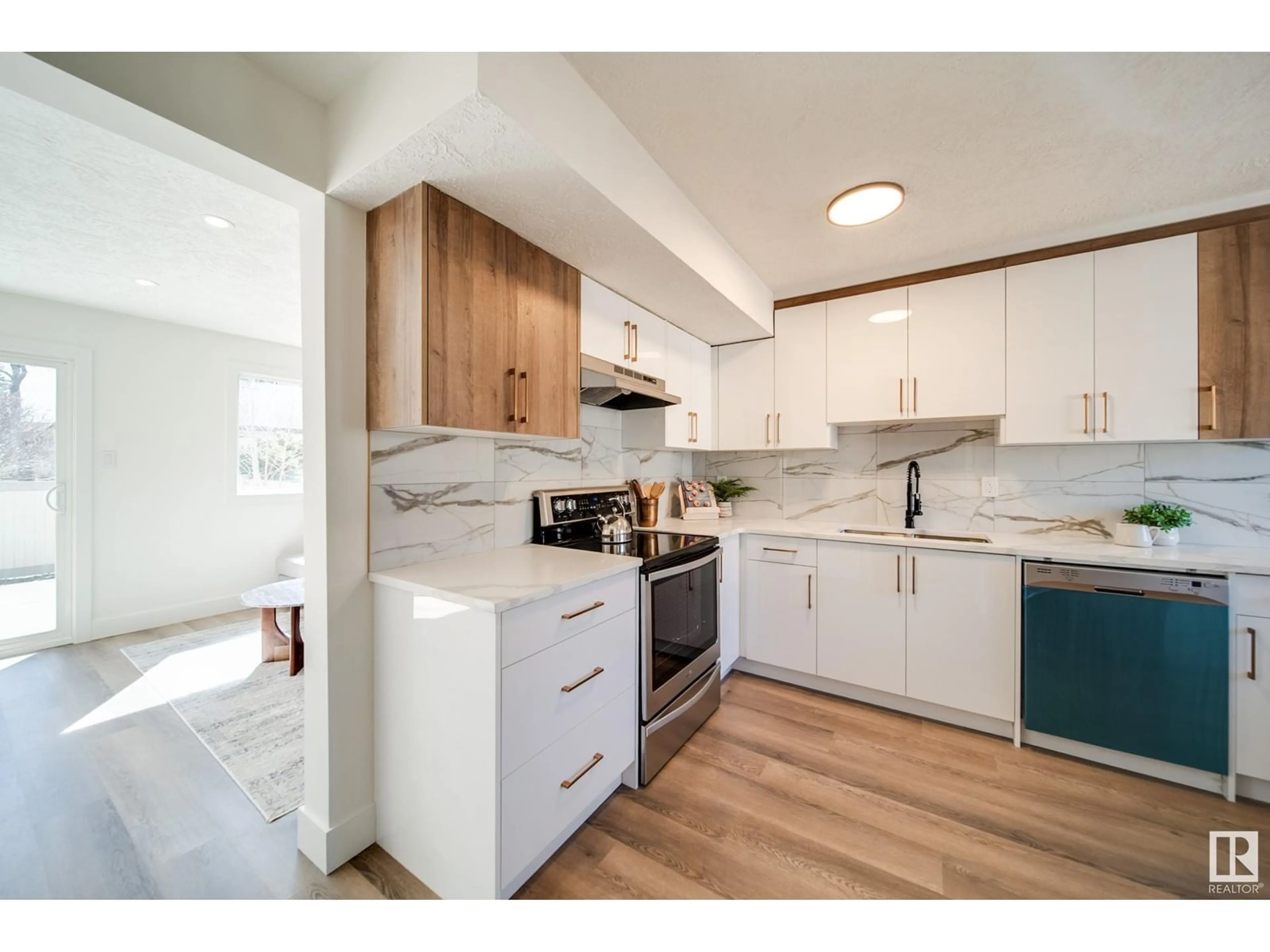 Unknown for 1237 HOOKE RD, Edmonton Alberta T5Z4A4