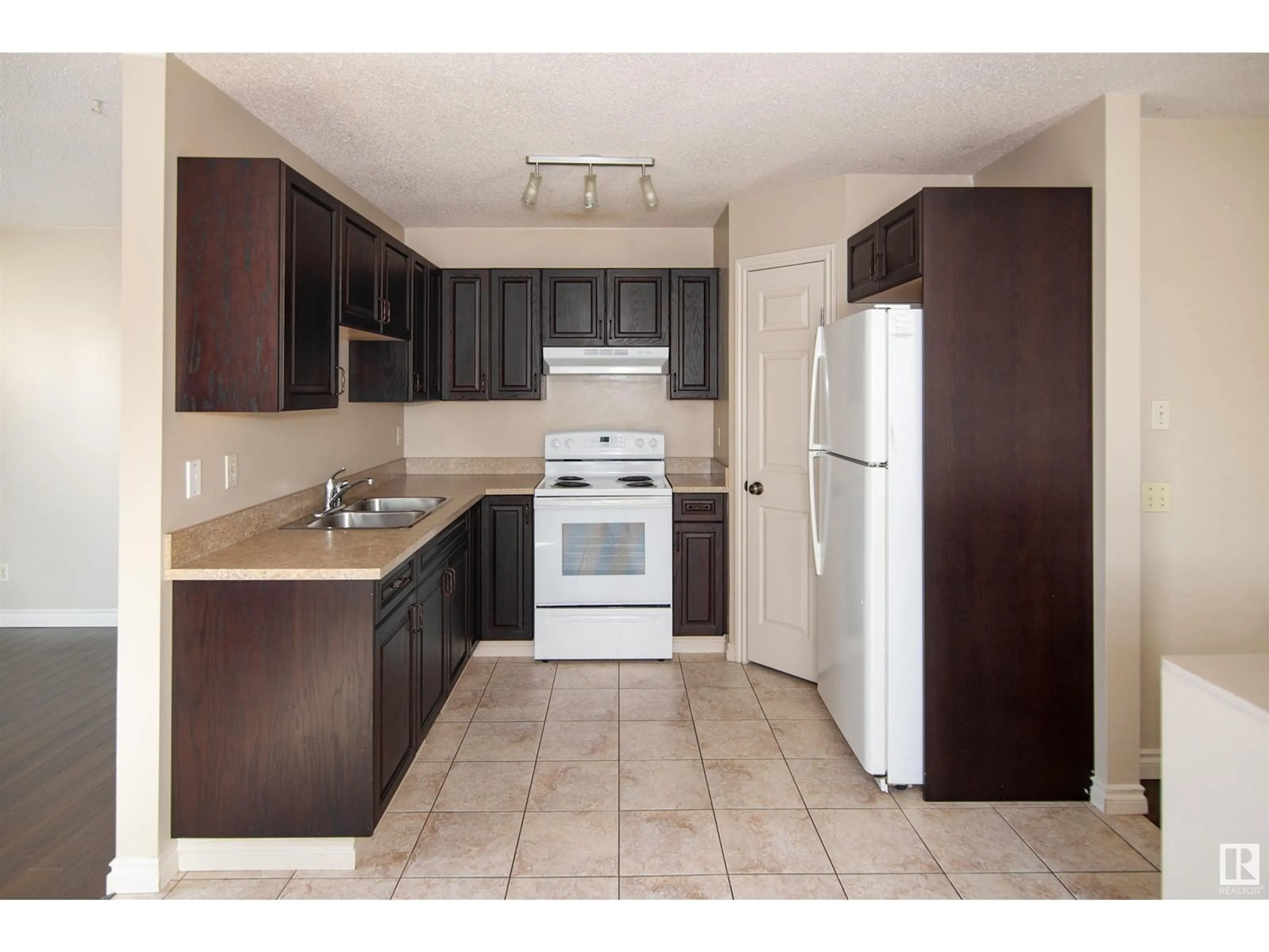 Standard kitchen, unknown for 4001 46 ST, Bonnyville Town Alberta T9N1R2