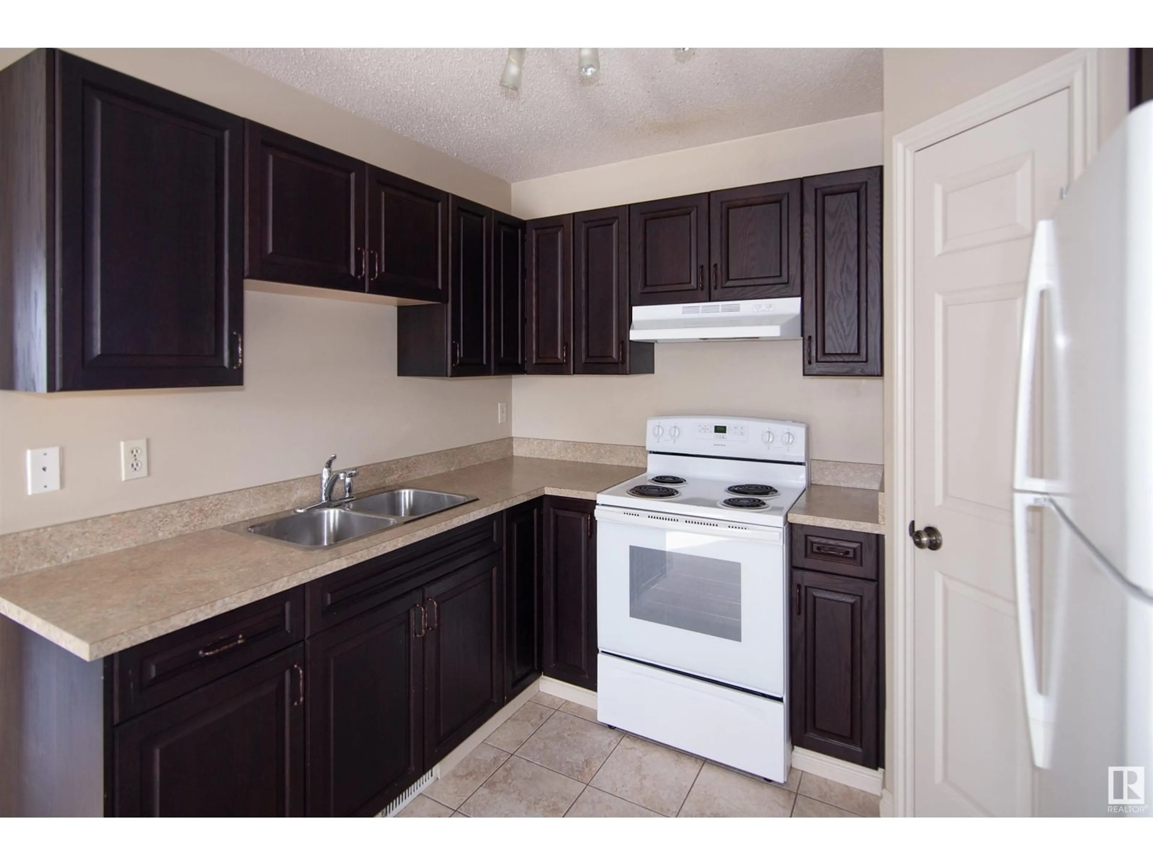 Standard kitchen, unknown for 4001 46 ST, Bonnyville Town Alberta T9N1R2