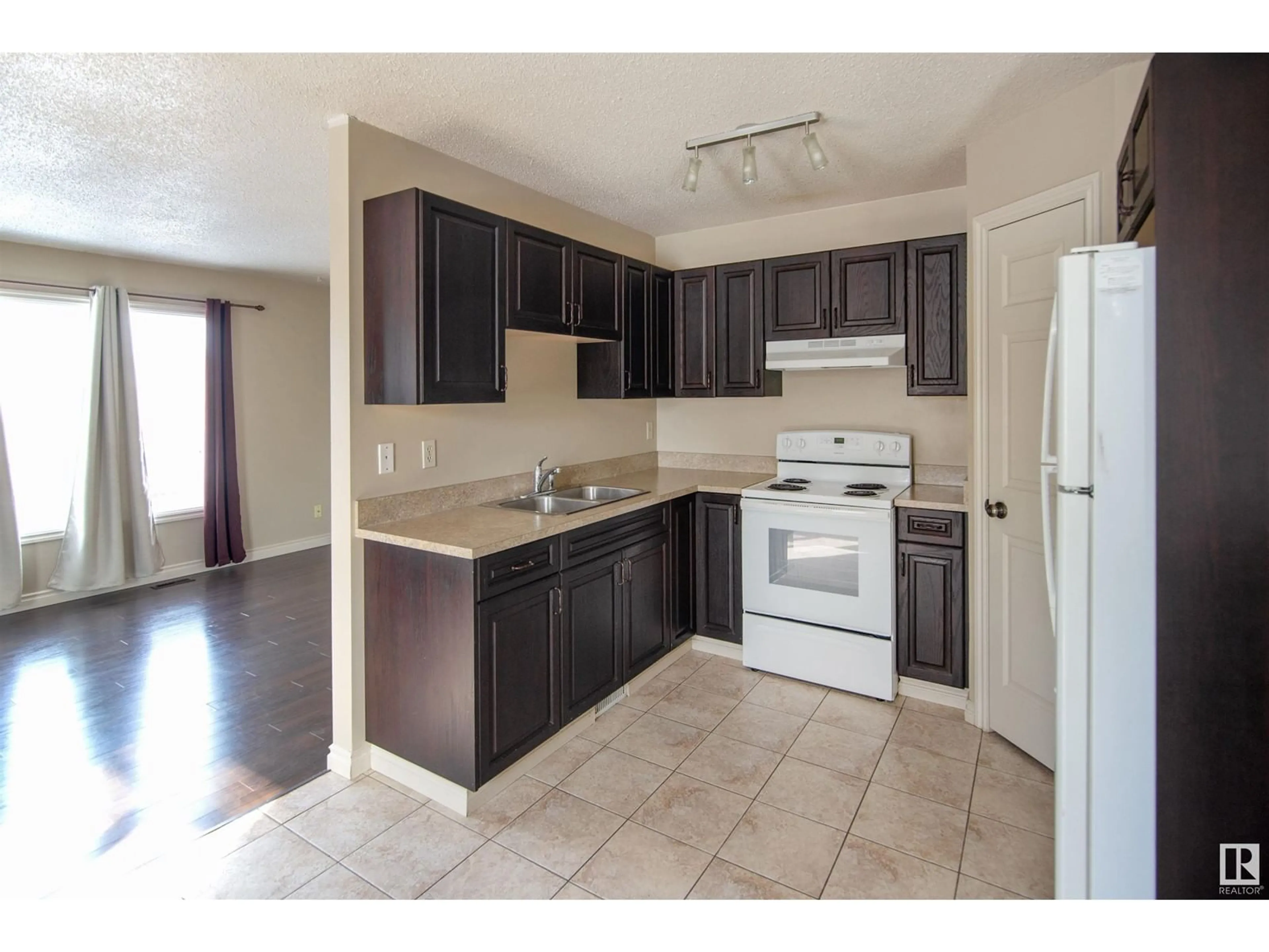 Standard kitchen, unknown for 4001 46 ST, Bonnyville Town Alberta T9N1R2