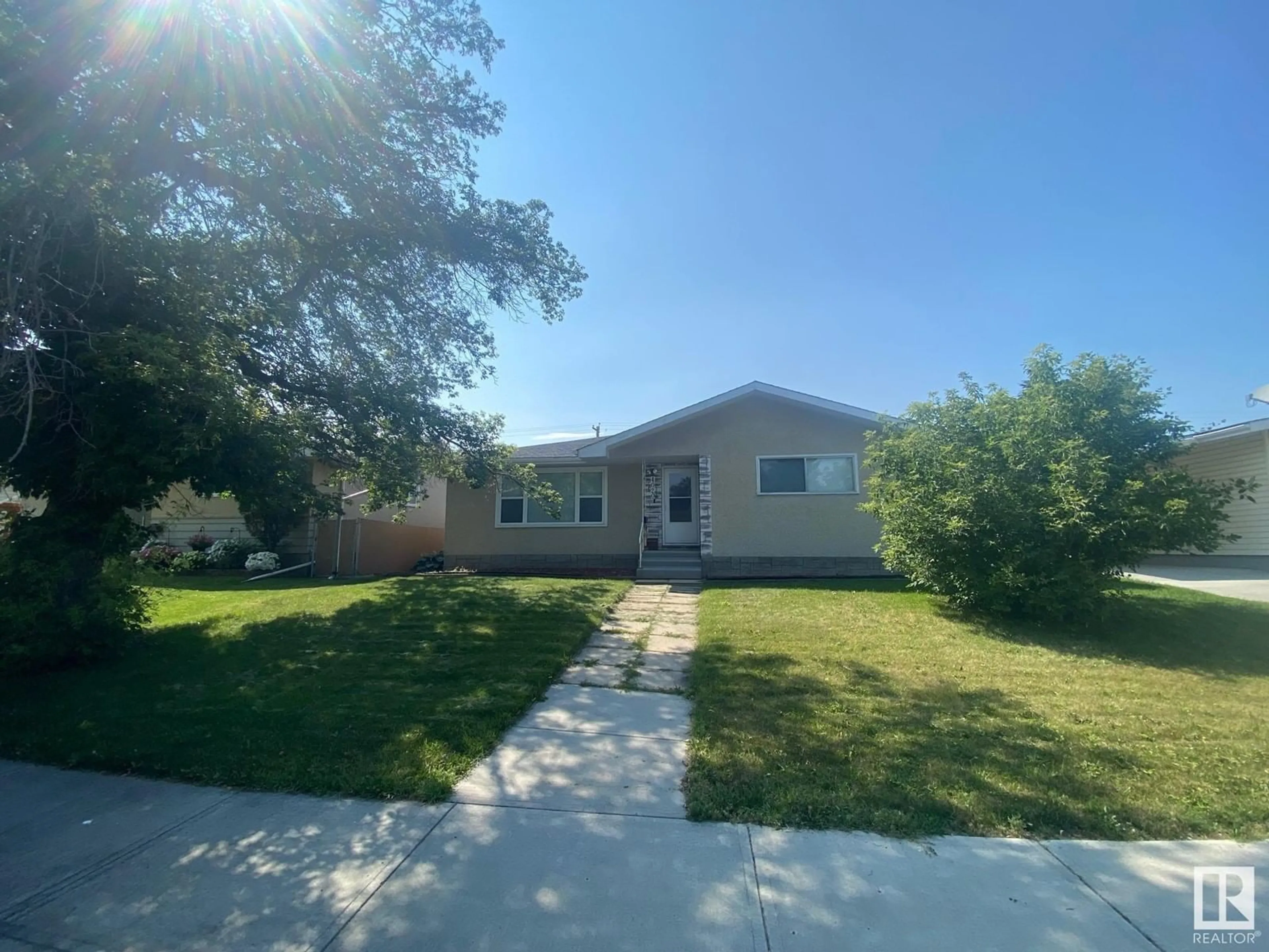 Home with vinyl exterior material, street for 4020 53 ST, Wetaskiwin Alberta T9A1P6