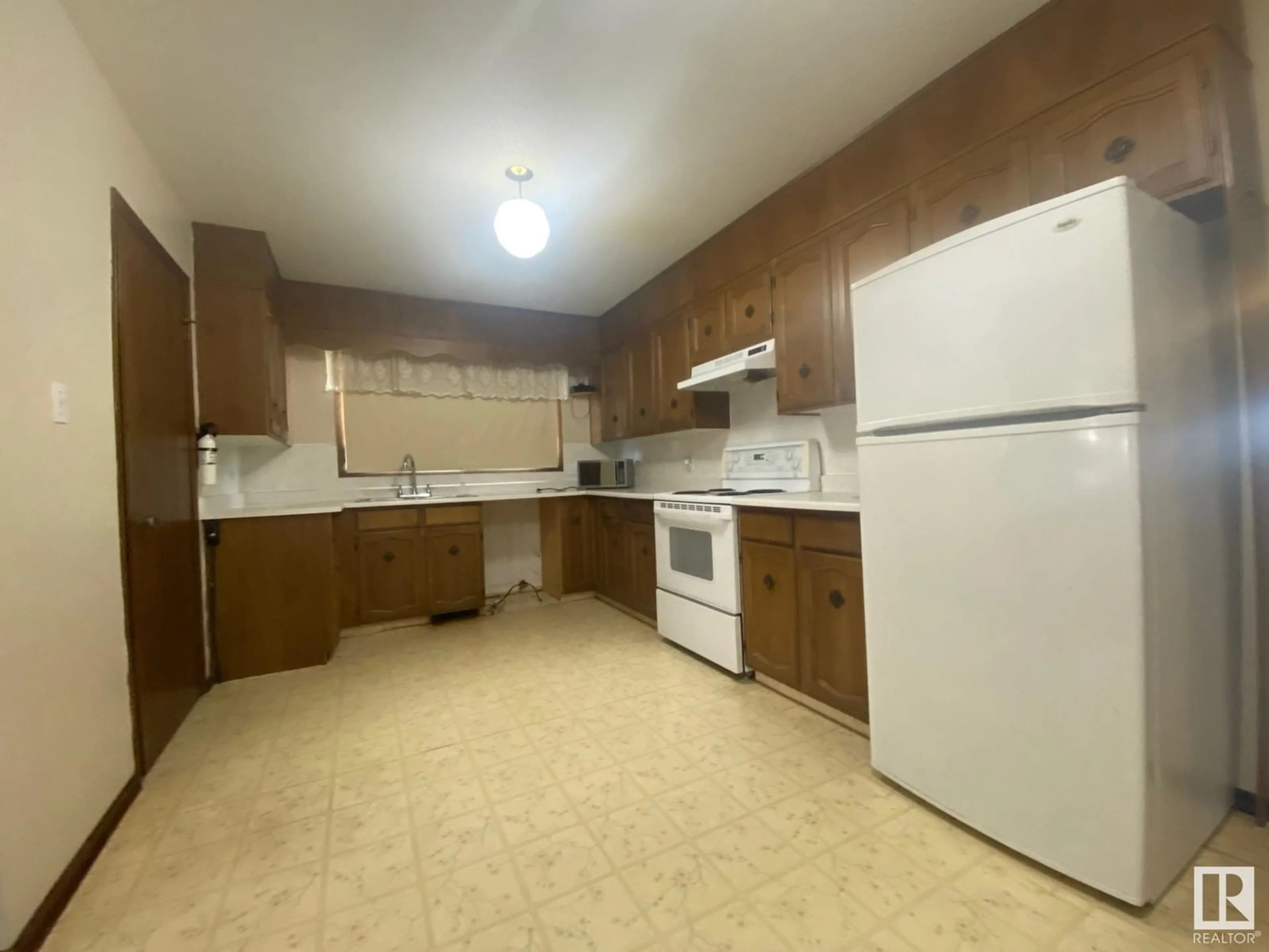 Standard kitchen, unknown for 4020 53 ST, Wetaskiwin Alberta T9A1P6
