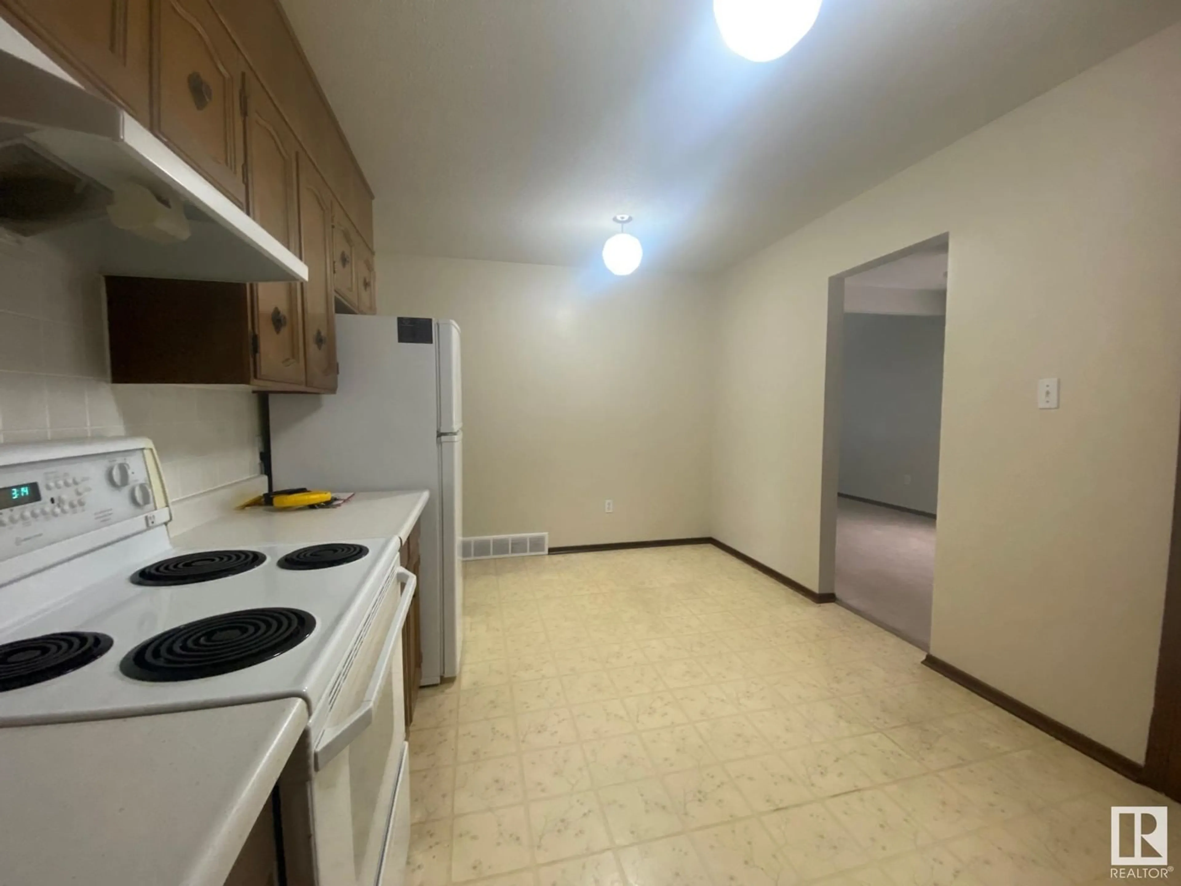 Standard kitchen, unknown for 4020 53 ST, Wetaskiwin Alberta T9A1P6