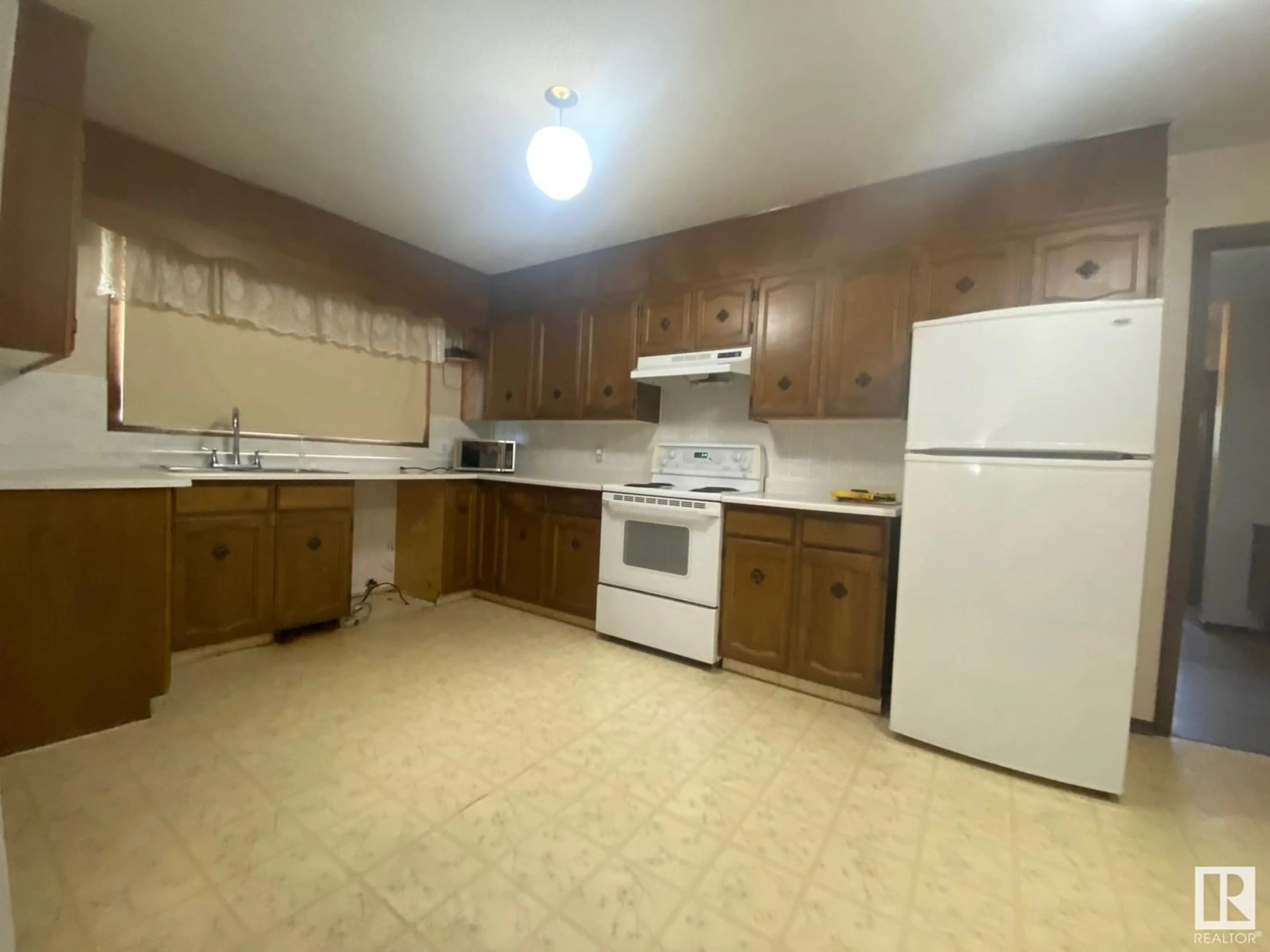 Standard kitchen, unknown for 4020 53 ST, Wetaskiwin Alberta T9A1P6