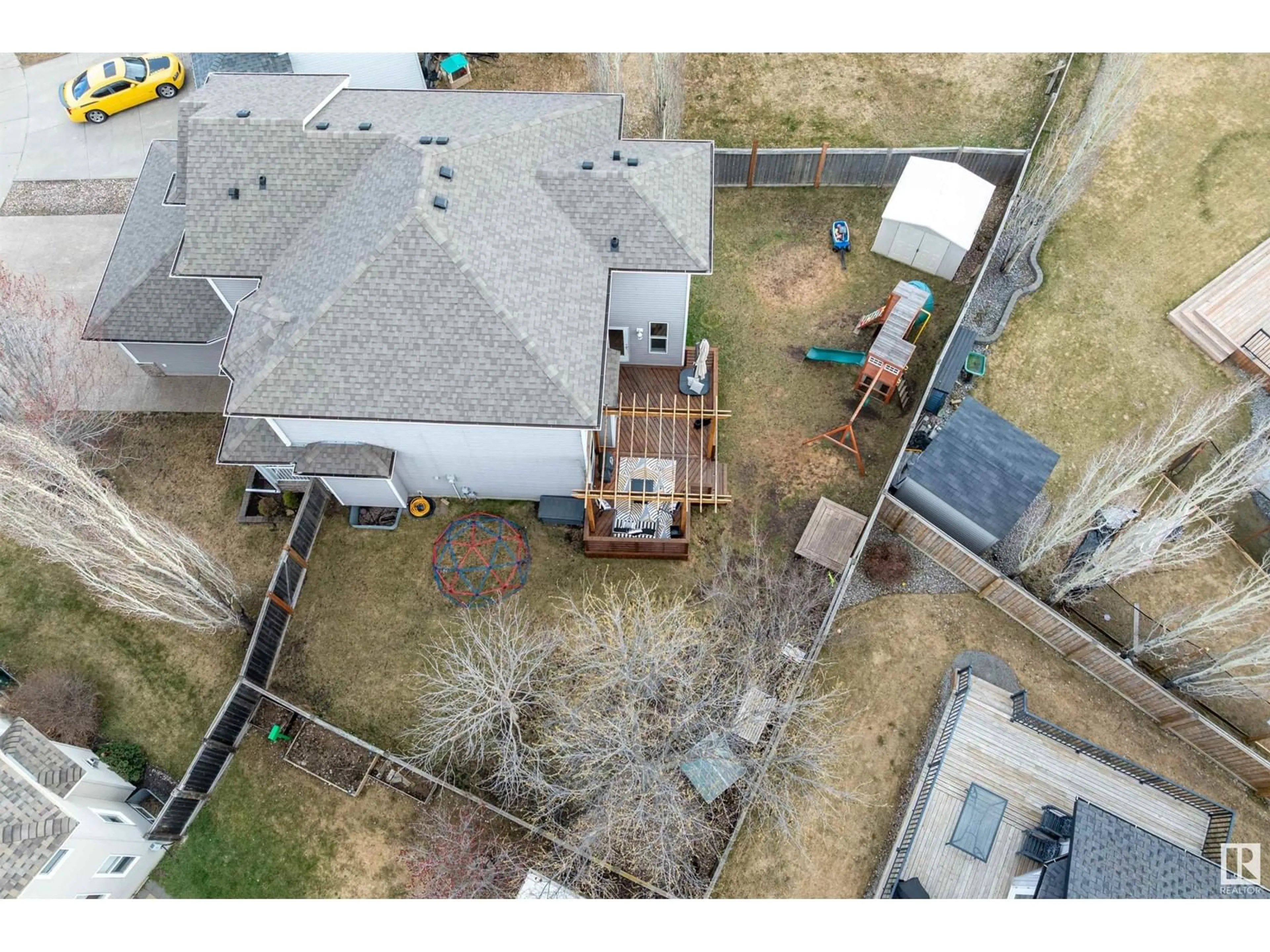 A pic from outside/outdoor area/front of a property/back of a property/a pic from drone, unknown for 9 LINKSVIEW CL, Spruce Grove Alberta T7X4P3