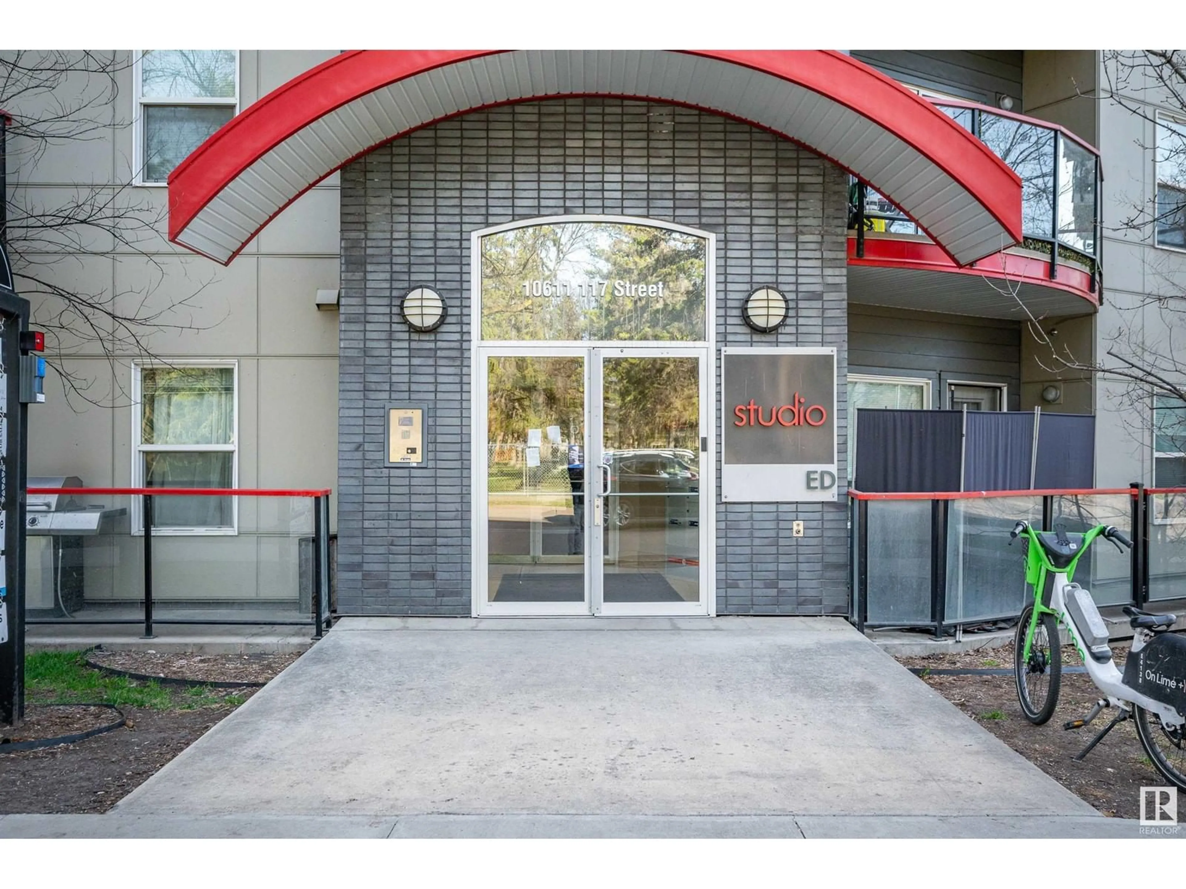 Indoor foyer for 205 - 10611 117 ST, Edmonton Alberta T0H0G5