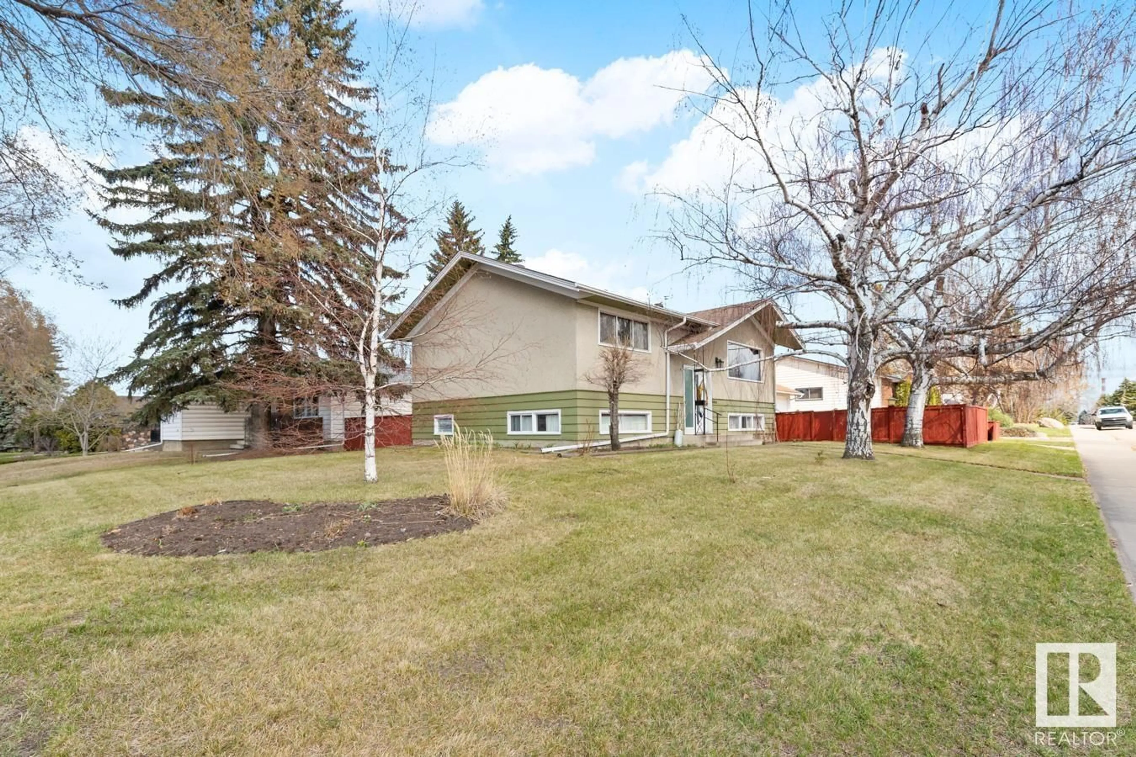 Unknown for NW - 4904 104A AV, Edmonton Alberta T6A0Z7