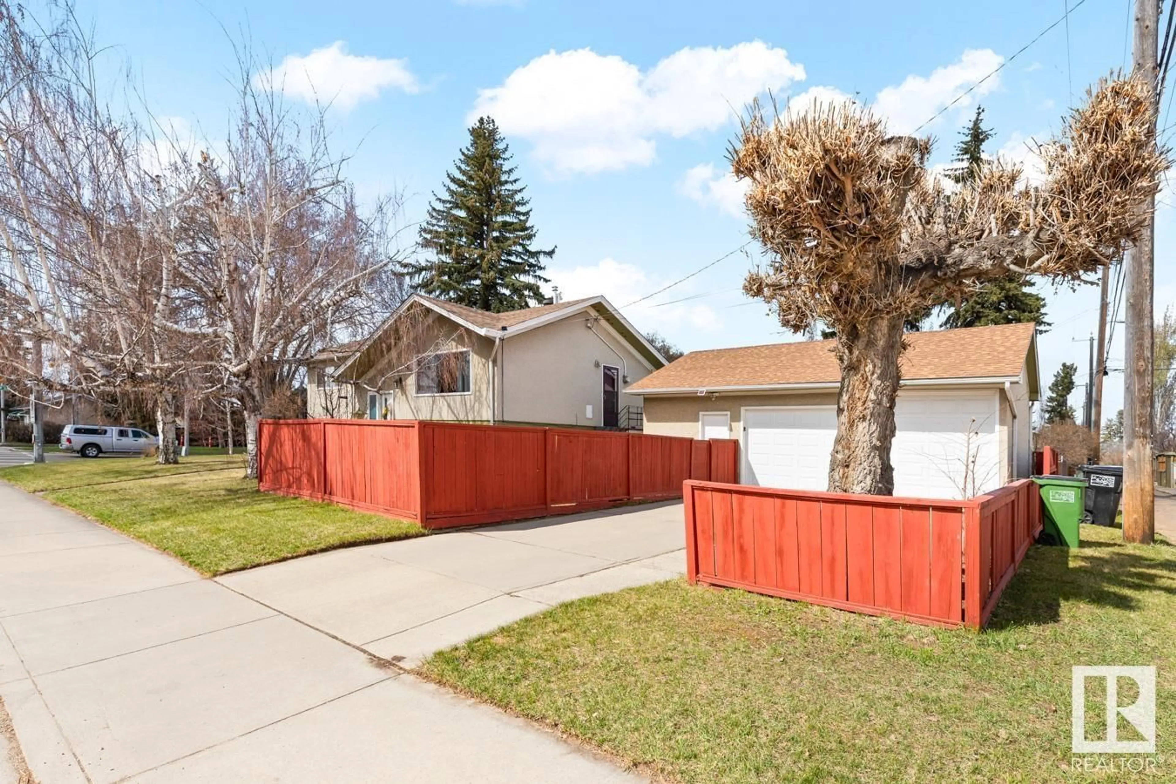 Unknown for NW - 4904 104A AV, Edmonton Alberta T6A0Z7