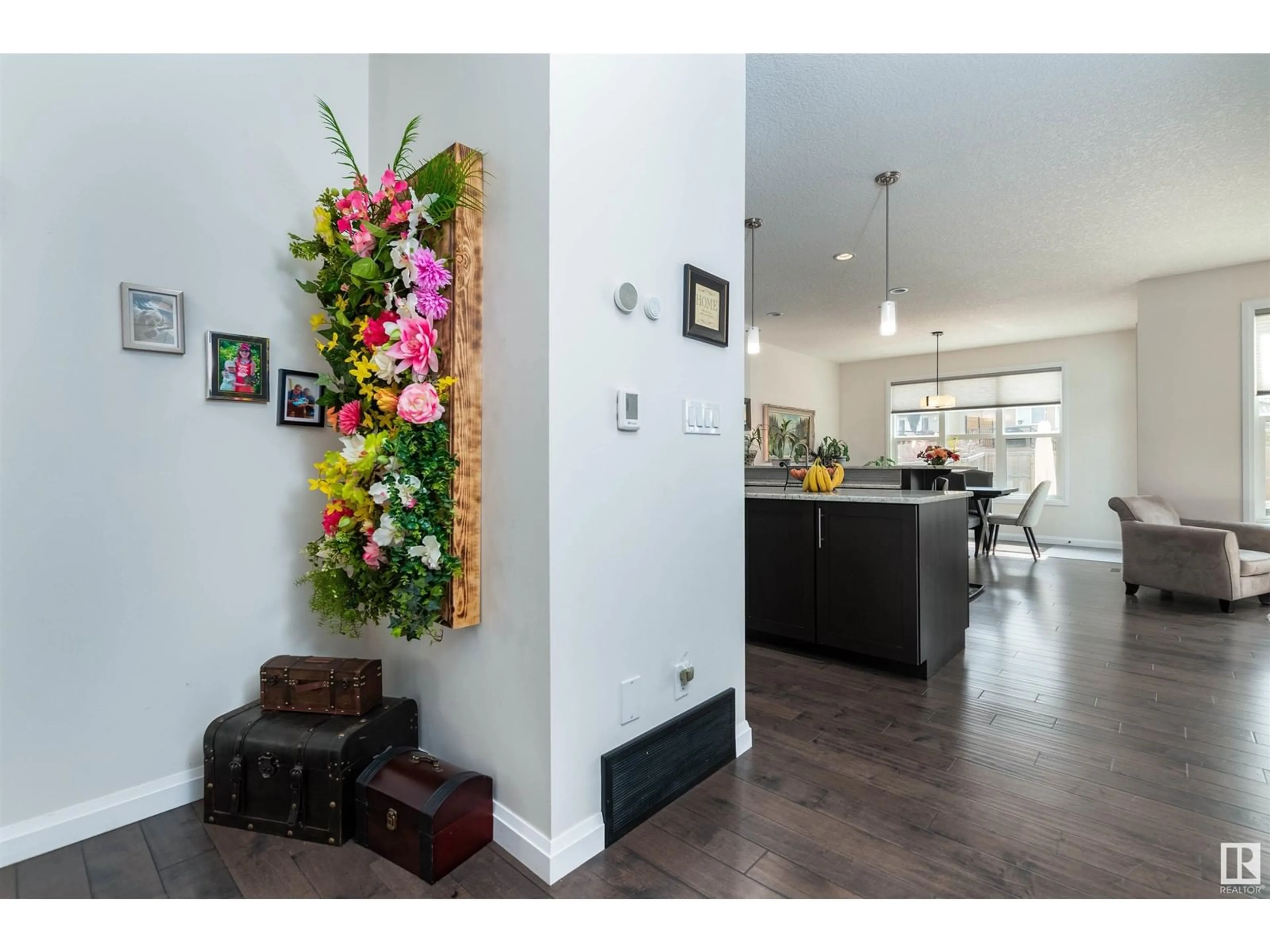 Indoor entryway for 424 STILL CREEK CR, Sherwood Park Alberta T8H0S6