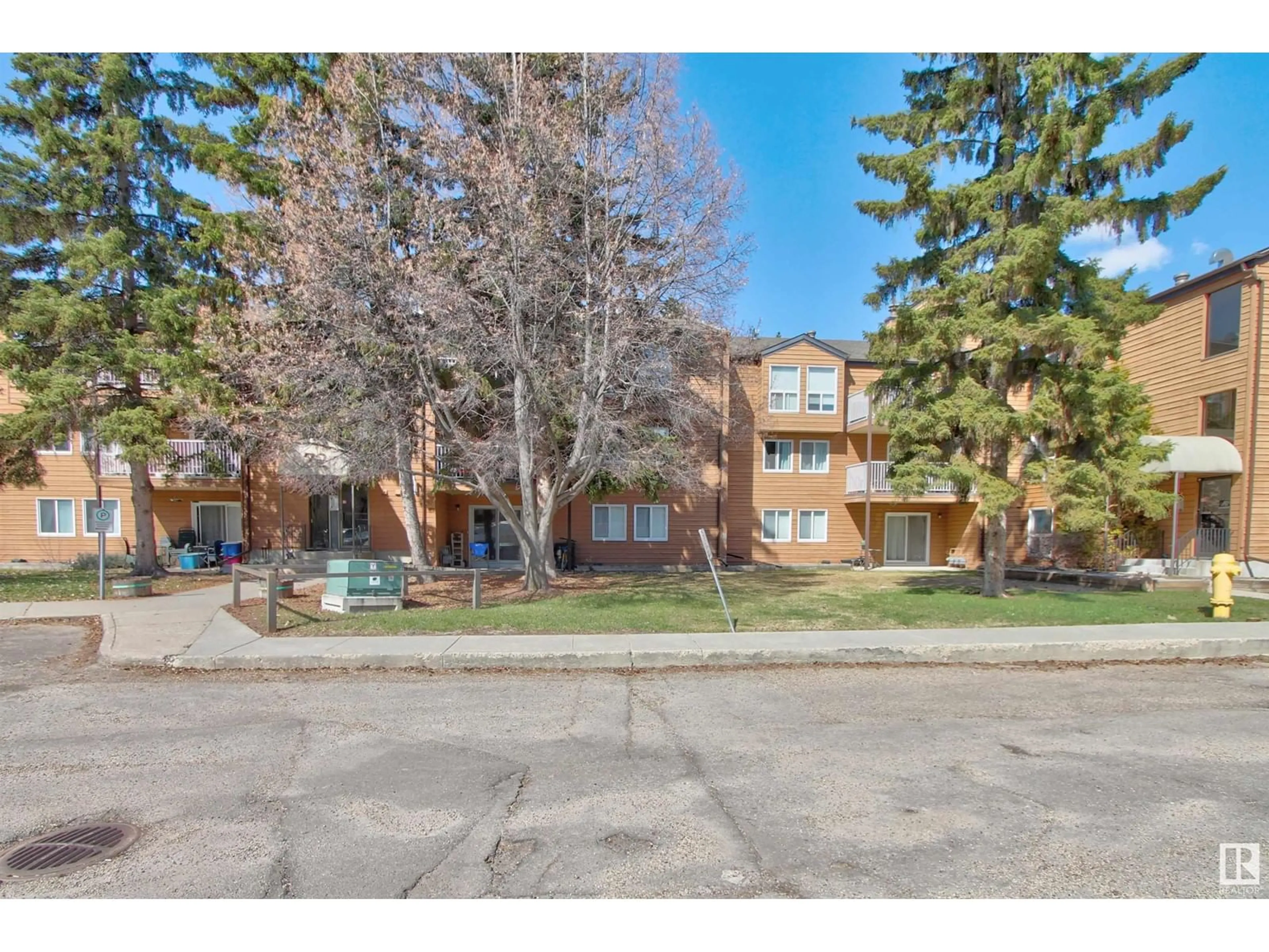 A pic from outside/outdoor area/front of a property/back of a property/a pic from drone, street for #306 - 22 ALPINE PL, St. Albert Alberta T8N3Y2
