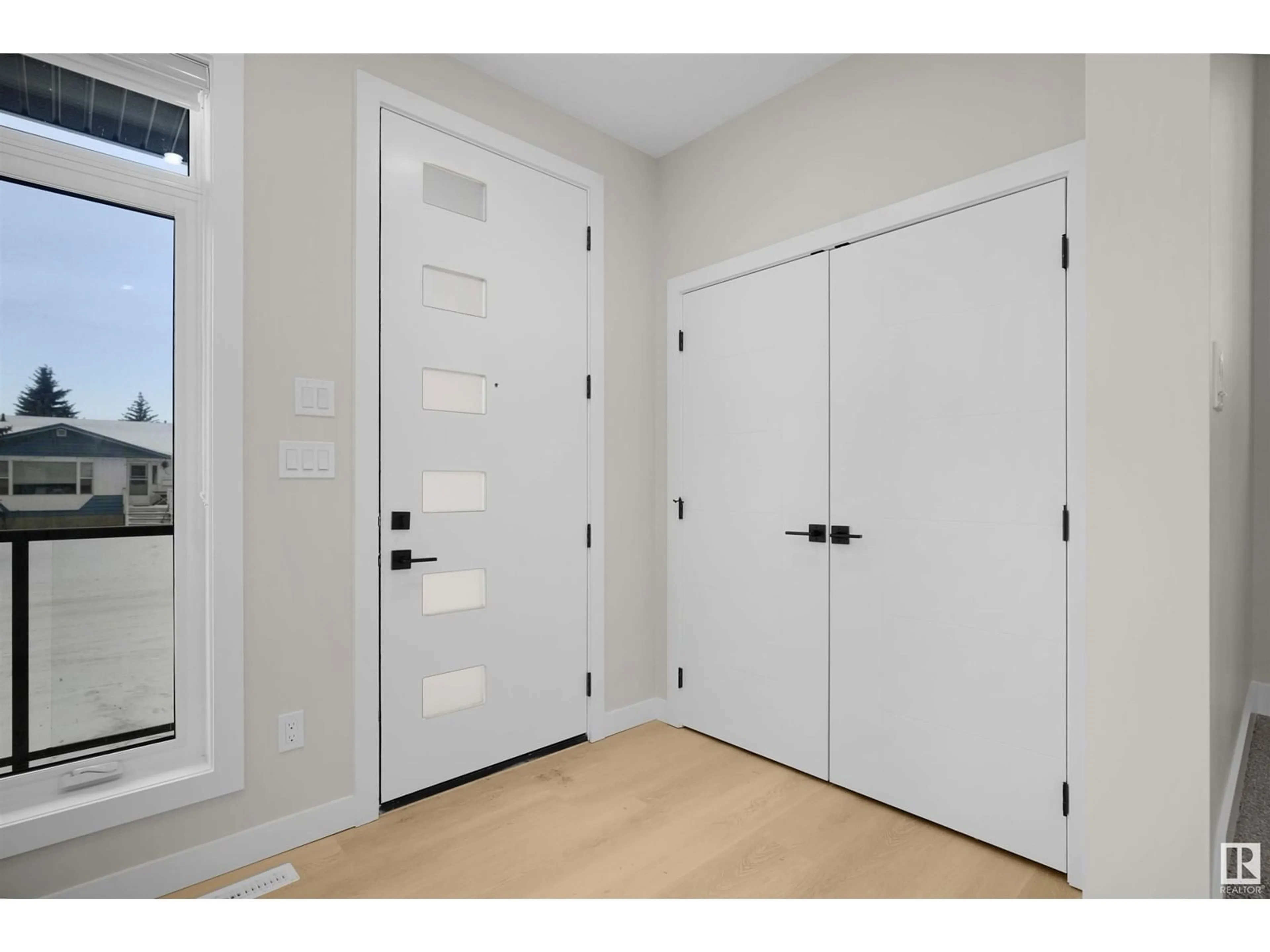 Indoor entryway for NW - 9147 154 ST, Edmonton Alberta T5R1T2
