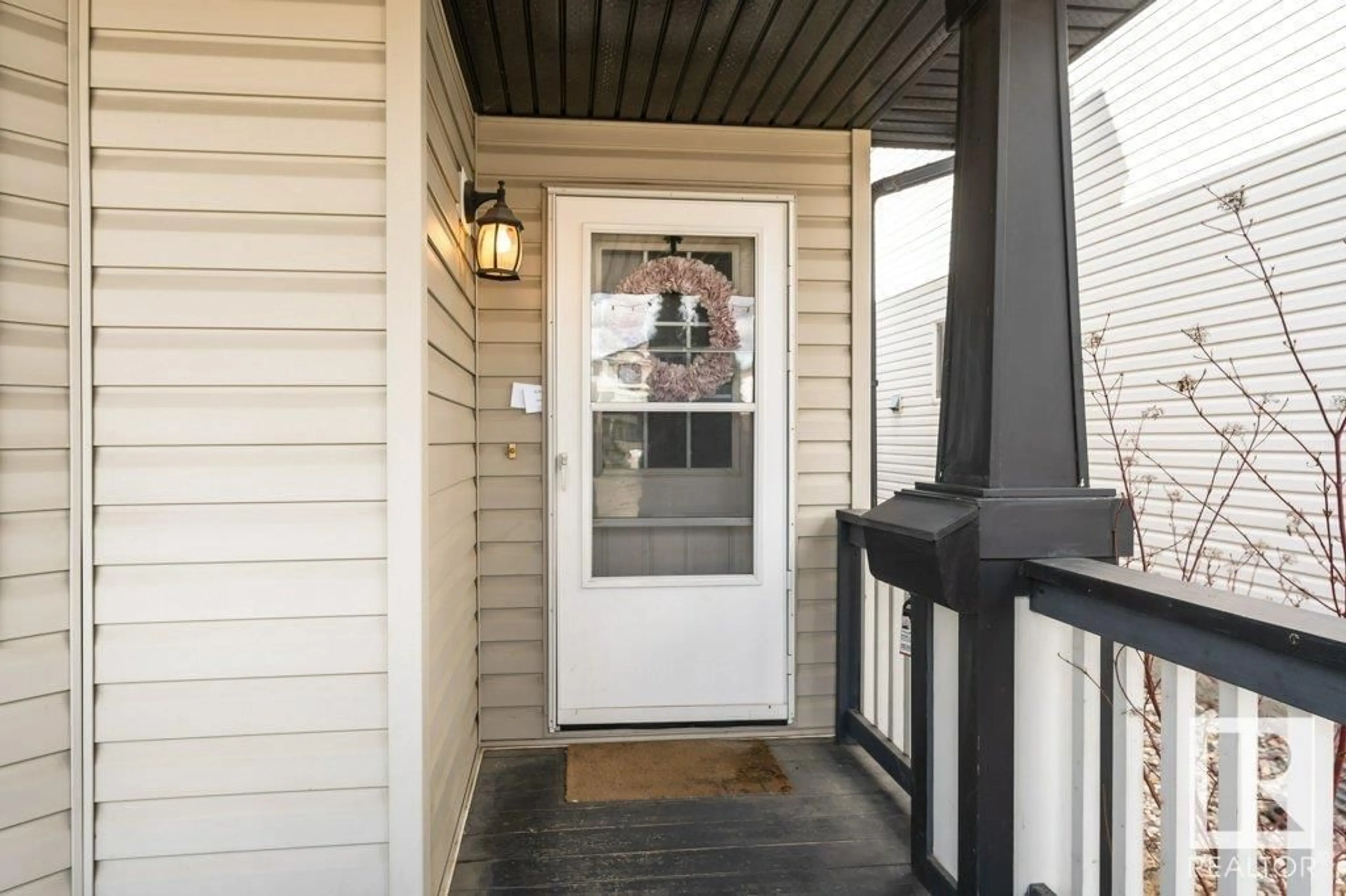 Indoor entryway for 4403 150 AV, Edmonton Alberta T5Y2Z8
