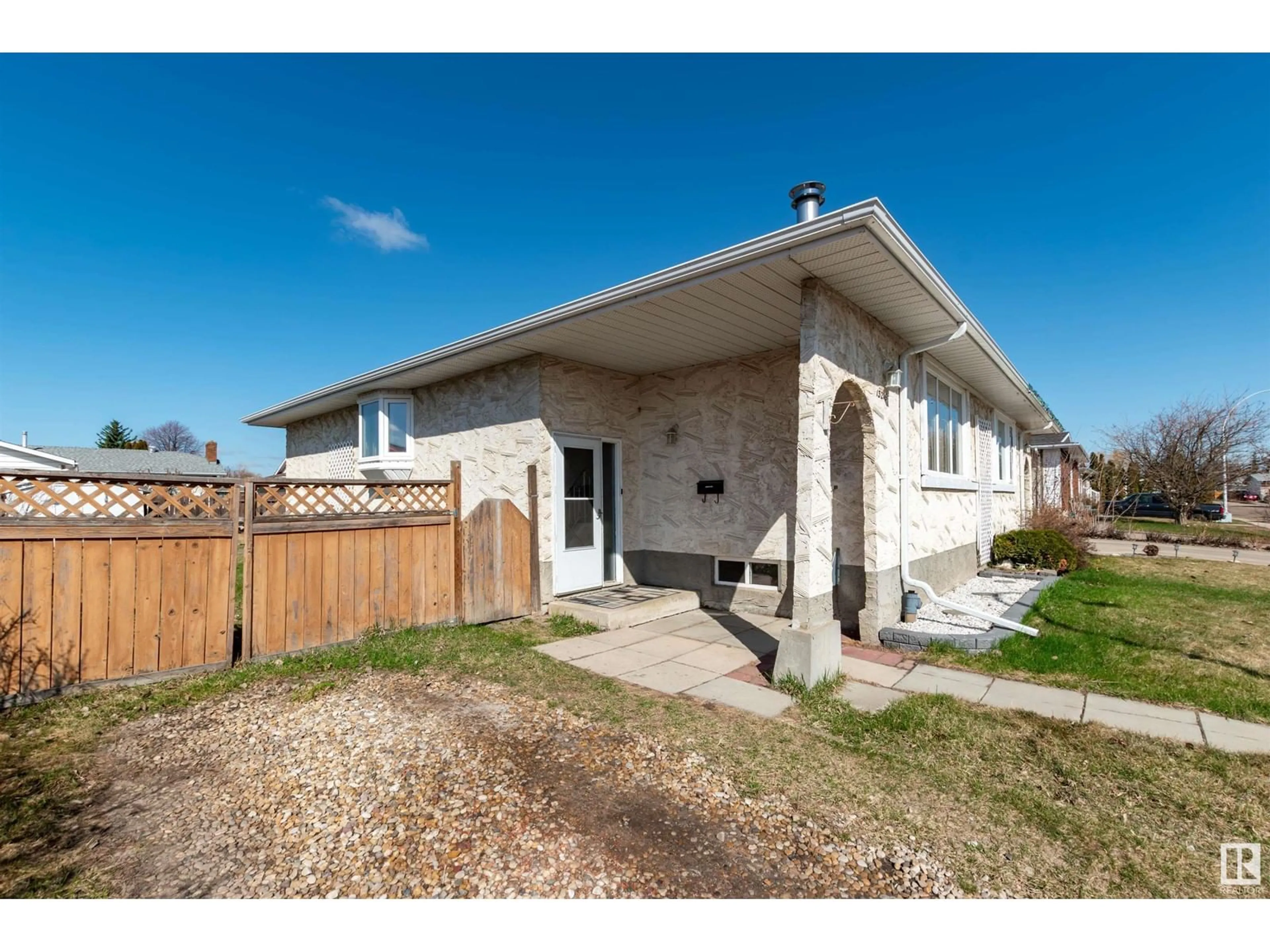 Unknown for 13216 38 ST NW, Edmonton Alberta T5A3G4