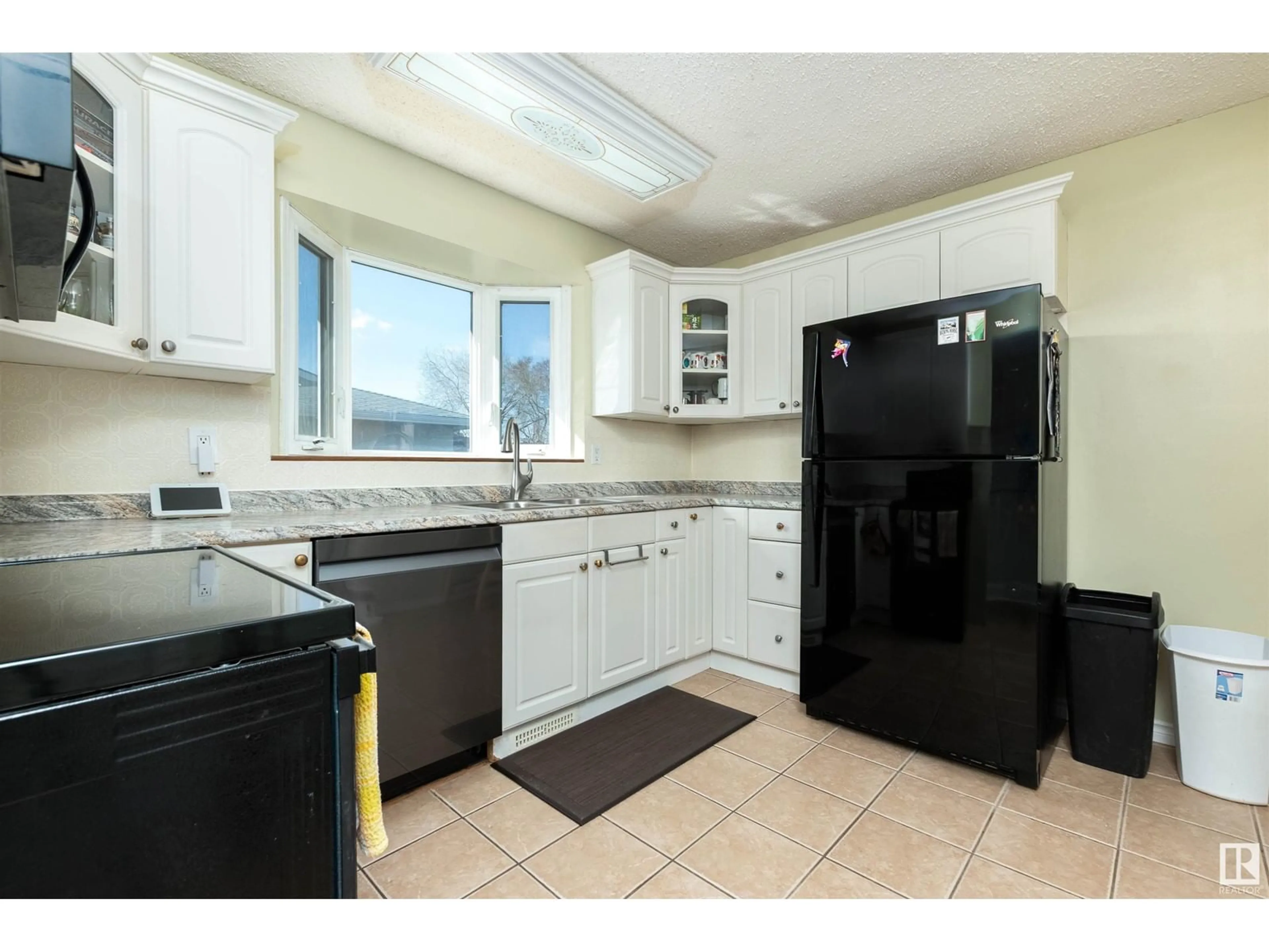 Standard kitchen, ceramic/tile floor for 13216 38 ST NW, Edmonton Alberta T5A3G4