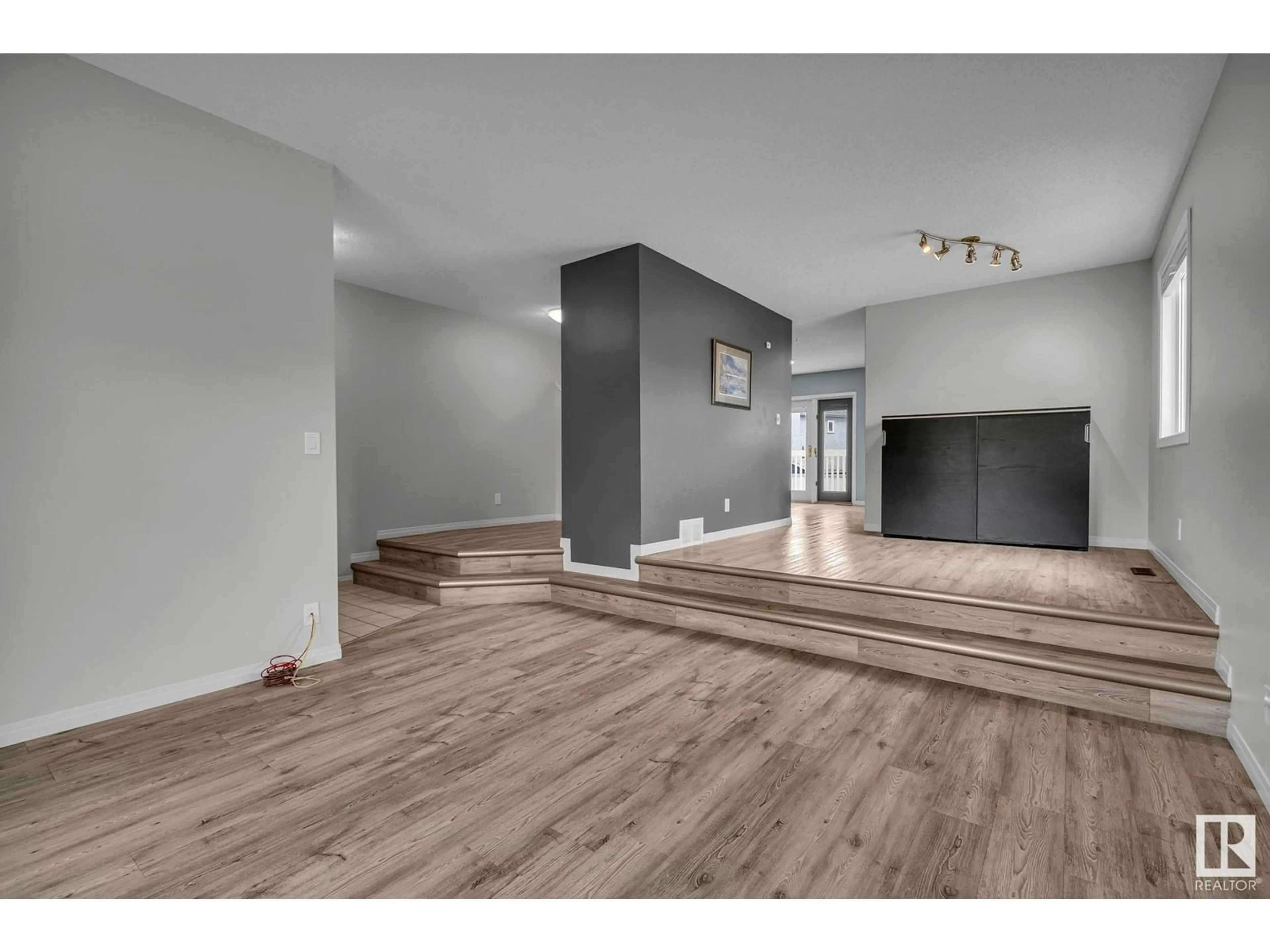 A pic of a room for NW - 3044 44B AV, Edmonton Alberta T6T1G4