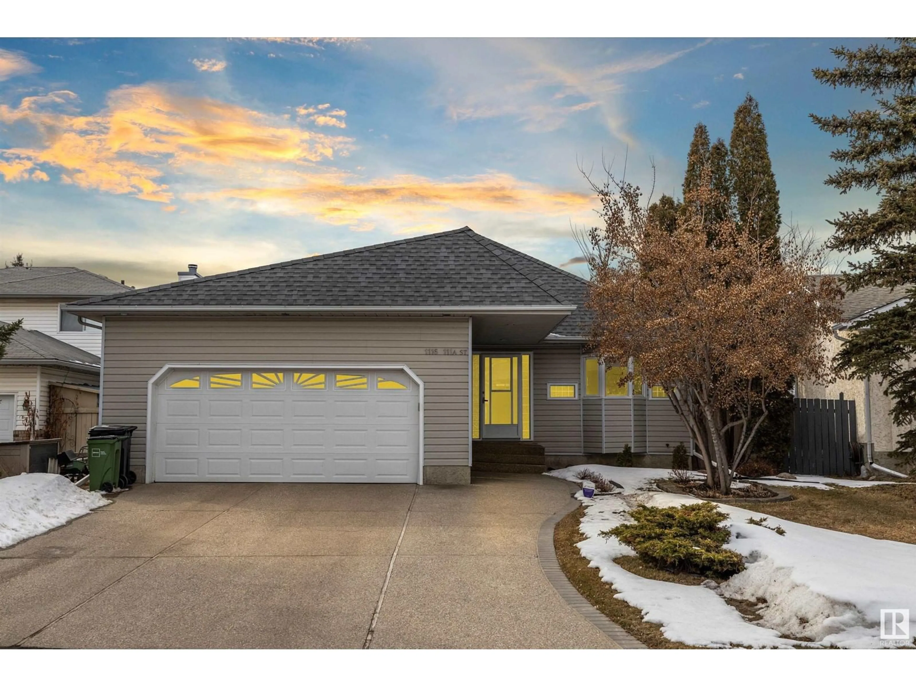 Unknown for NW - 1116 111A ST, Edmonton Alberta T6J6R9