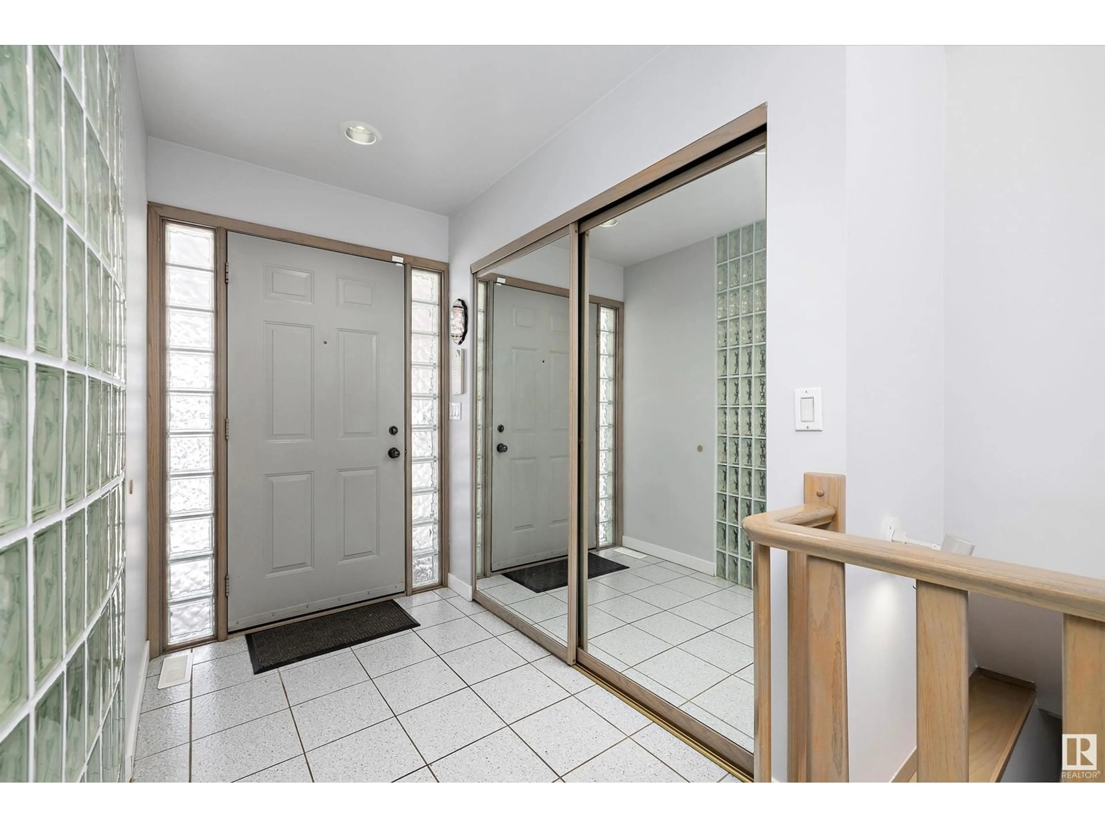Indoor entryway for NW - 1116 111A ST, Edmonton Alberta T6J6R9