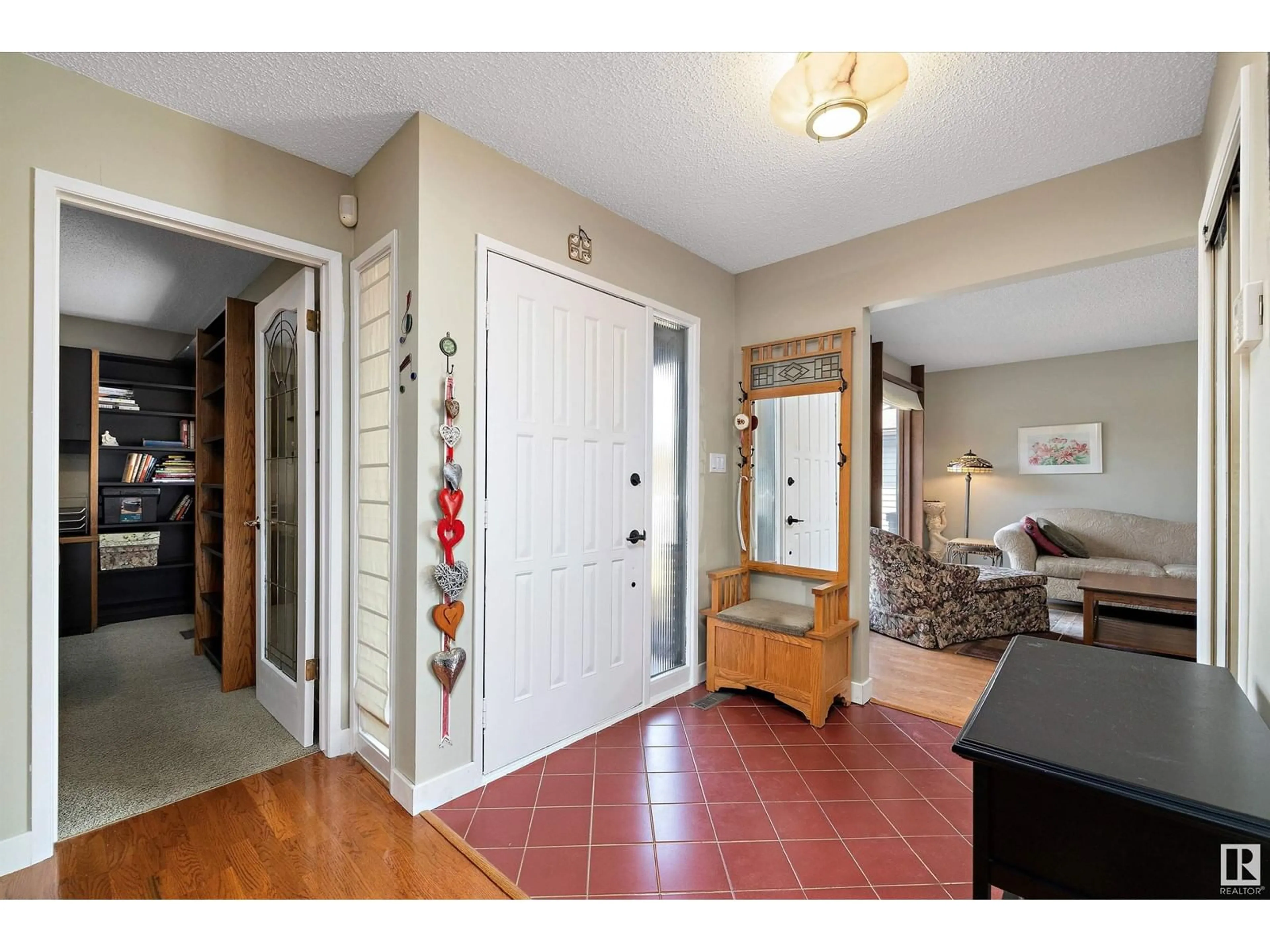 Indoor entryway for NW - 11520 24 AV, Edmonton Alberta T6J3R7