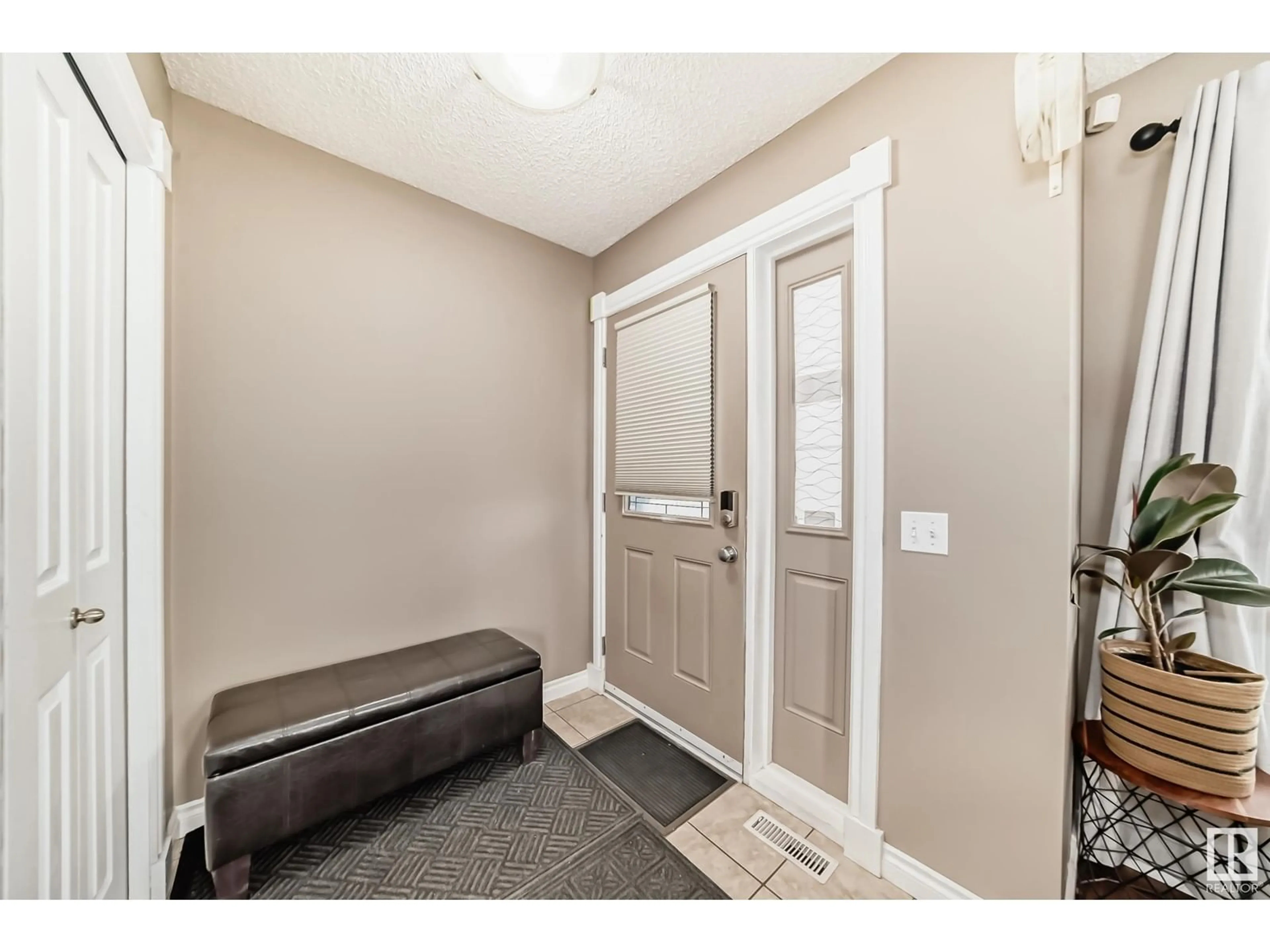 Indoor entryway for 14026 158A AV, Edmonton Alberta T6V1V7