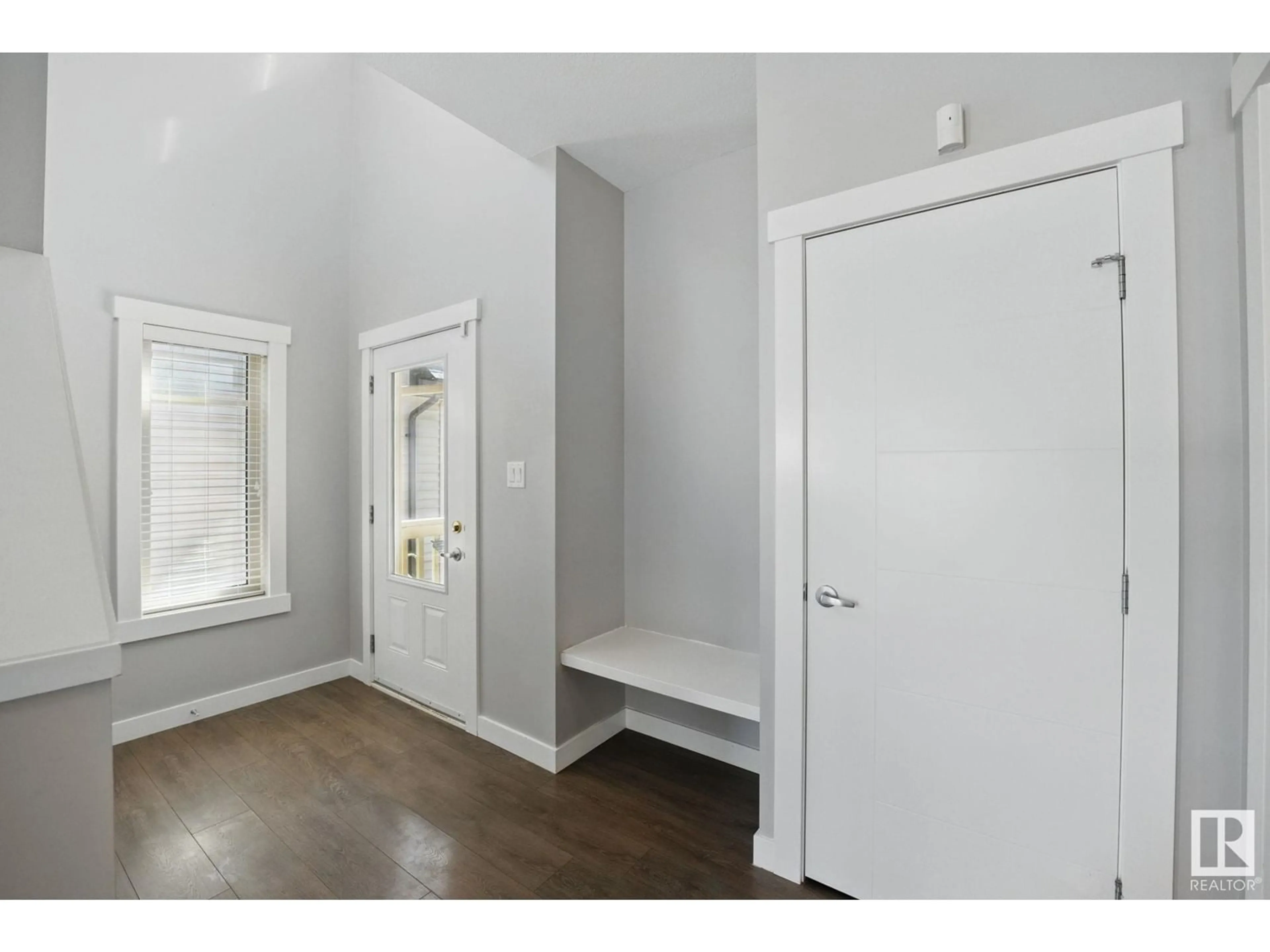 Indoor entryway for 1354 AINSLIE WD, Edmonton Alberta T6W3G1