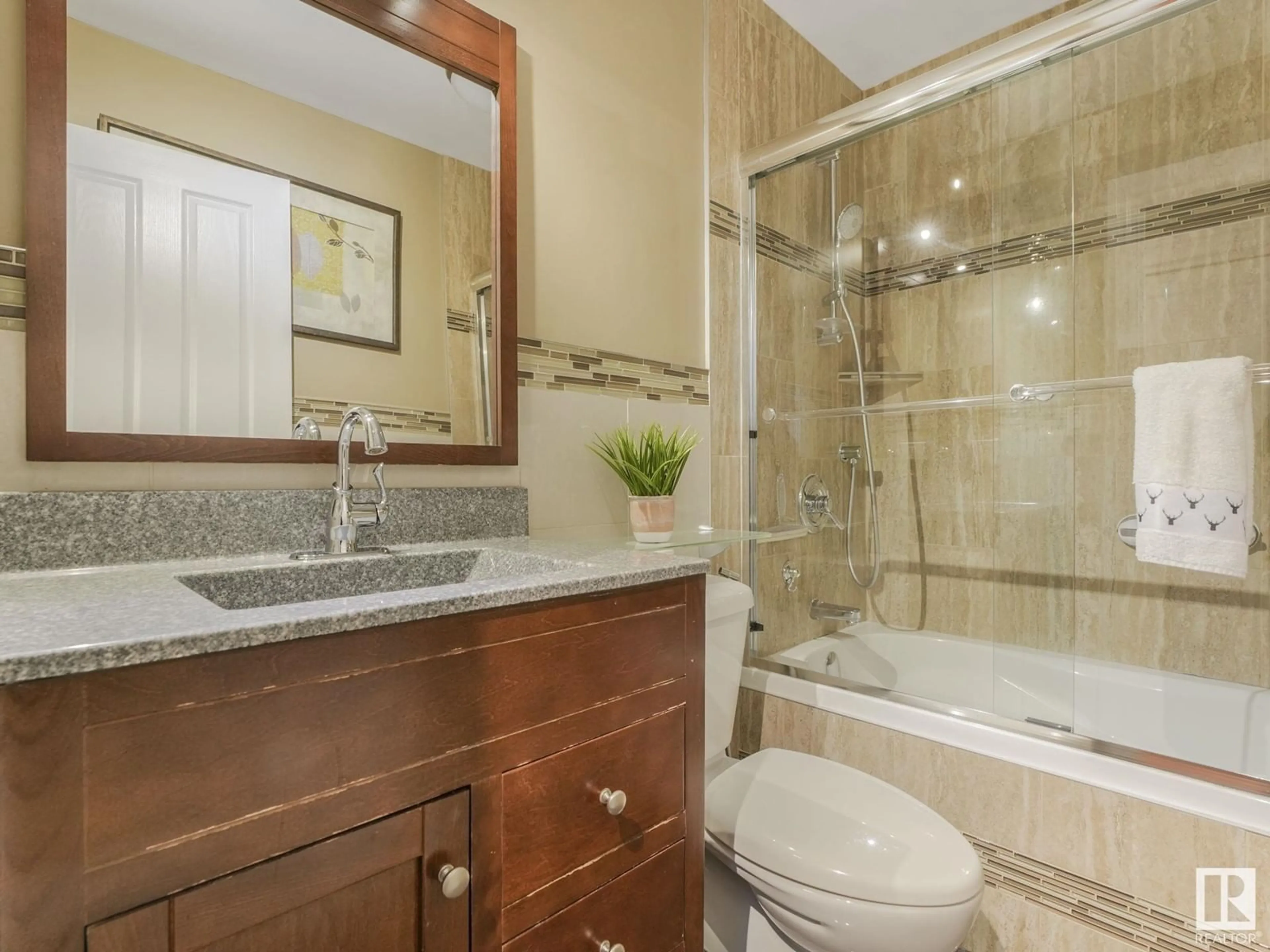 Standard bathroom, ceramic/tile floor for 11804 158 AV, Edmonton Alberta T5X2K4