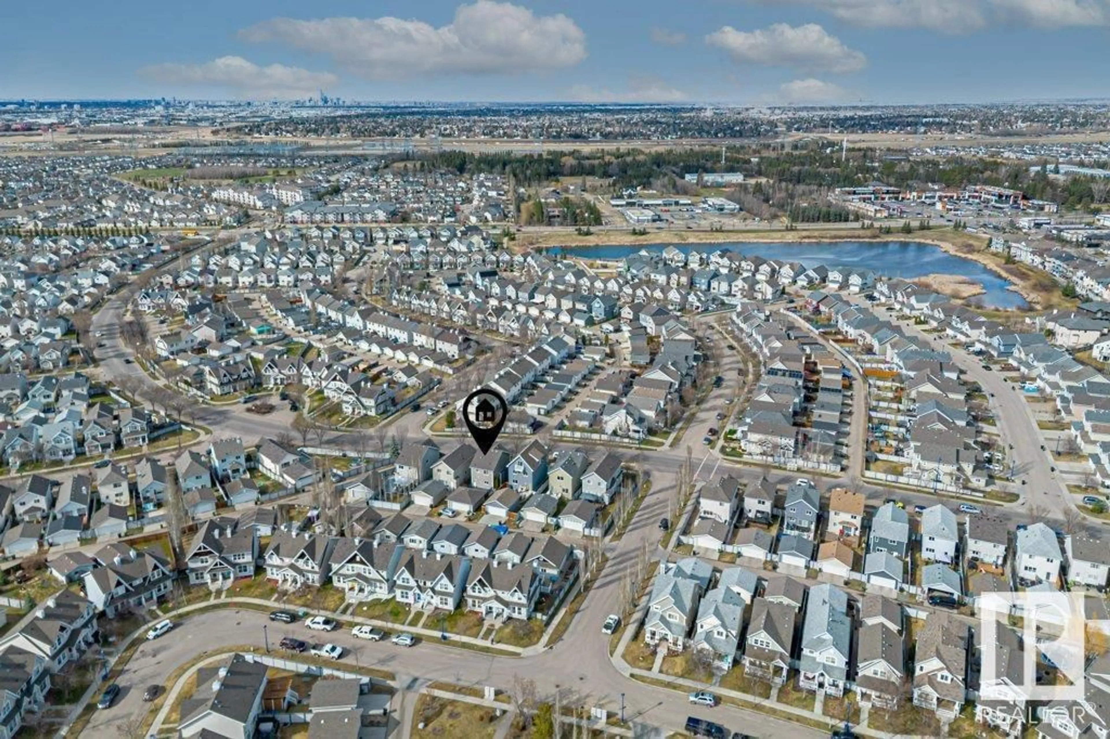A pic from outside/outdoor area/front of a property/back of a property/a pic from drone, unknown for 6036 STANTON DR, Edmonton Alberta T6X0H1