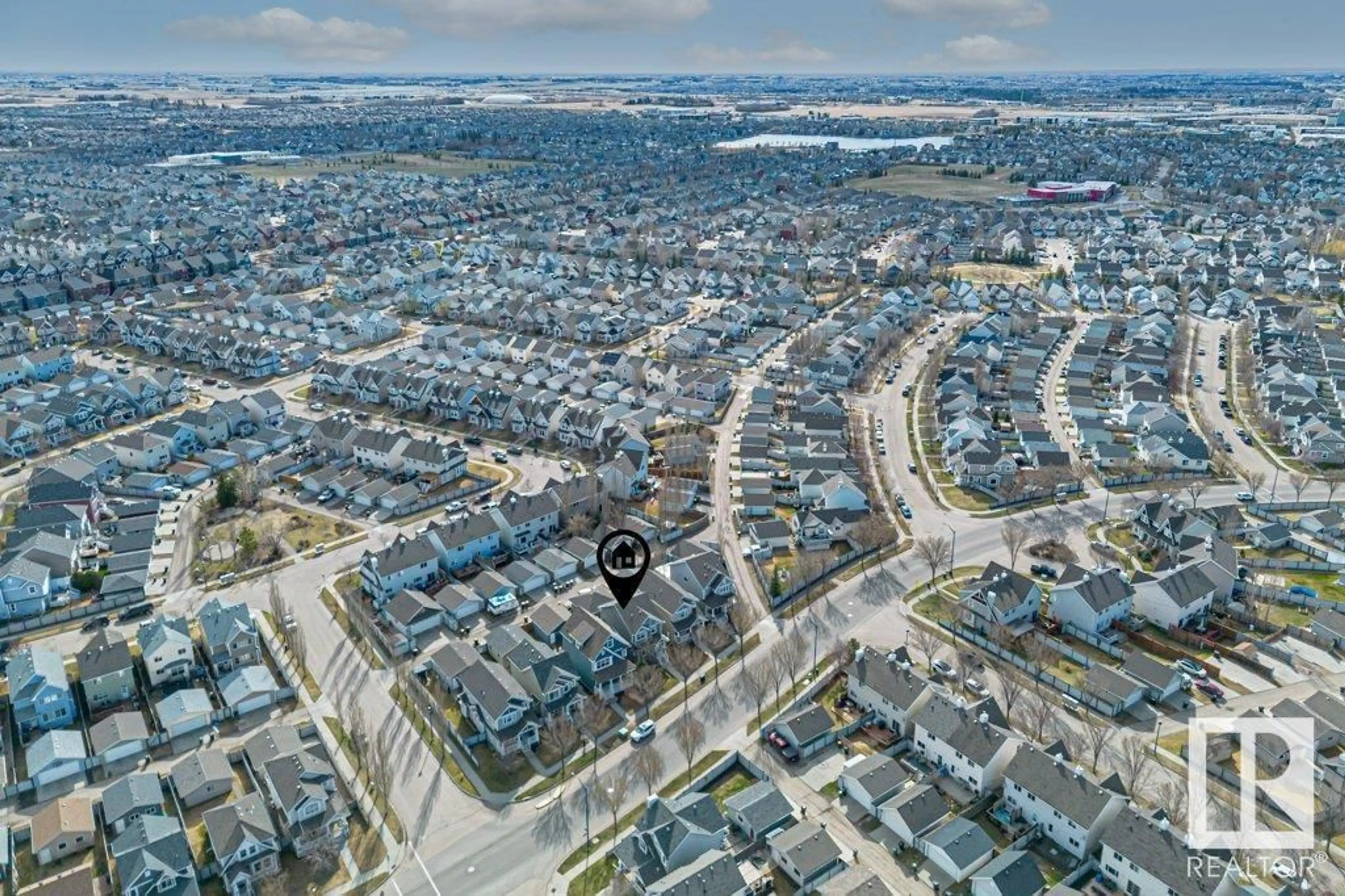 A pic from outside/outdoor area/front of a property/back of a property/a pic from drone, street for 6036 STANTON DR, Edmonton Alberta T6X0H1