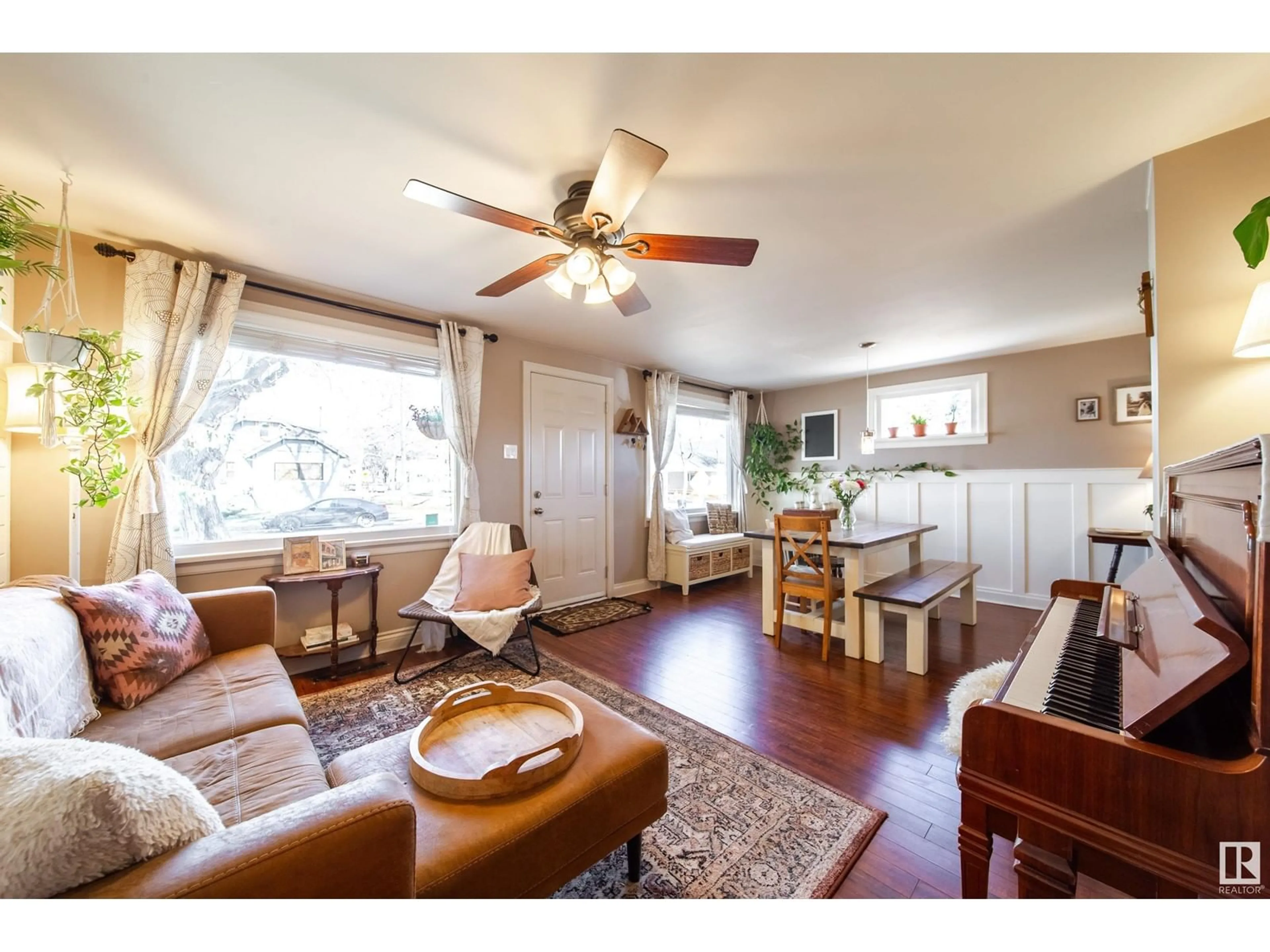 Living room with furniture, wood/laminate floor for 11349 95A ST, Edmonton Alberta T5G1P2