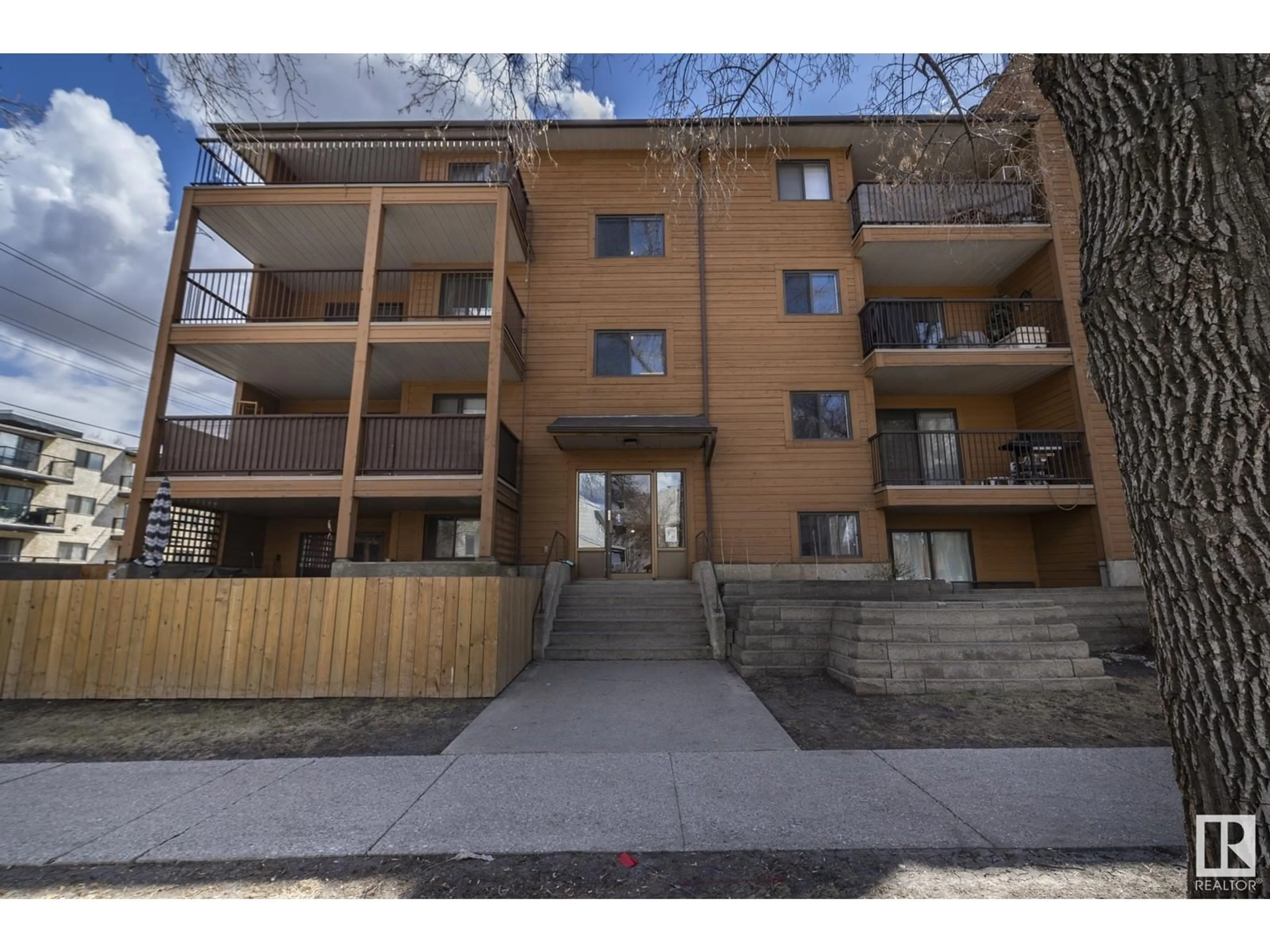 Unknown for 301 - 10421 93 ST, Edmonton Alberta T5H1X5