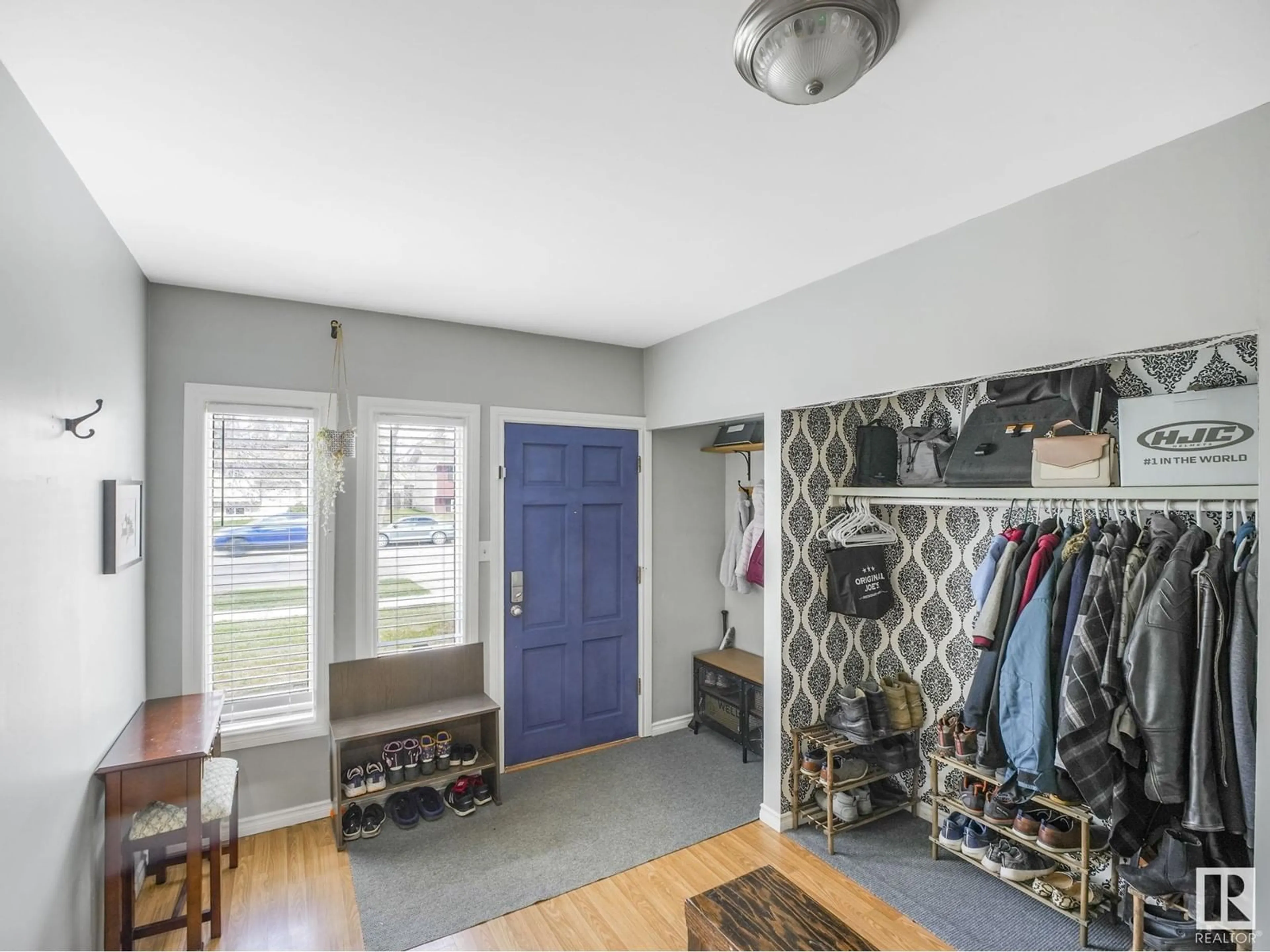 Indoor entryway for 8233 94 AV, Fort Saskatchewan Alberta T8L3L5