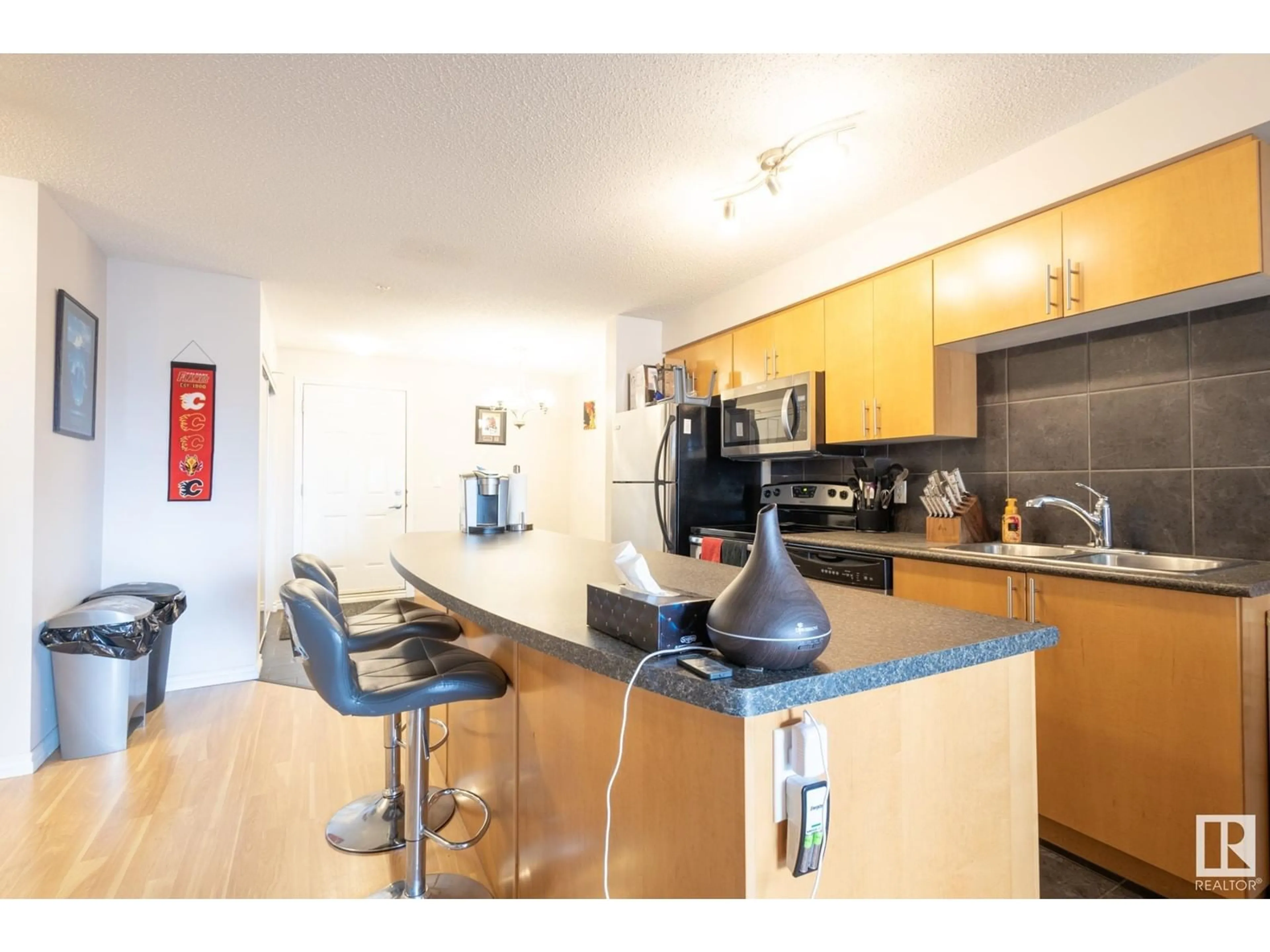 Standard kitchen, wood/laminate floor for 311 10118 106 AV NW, Edmonton Alberta T5H0B8