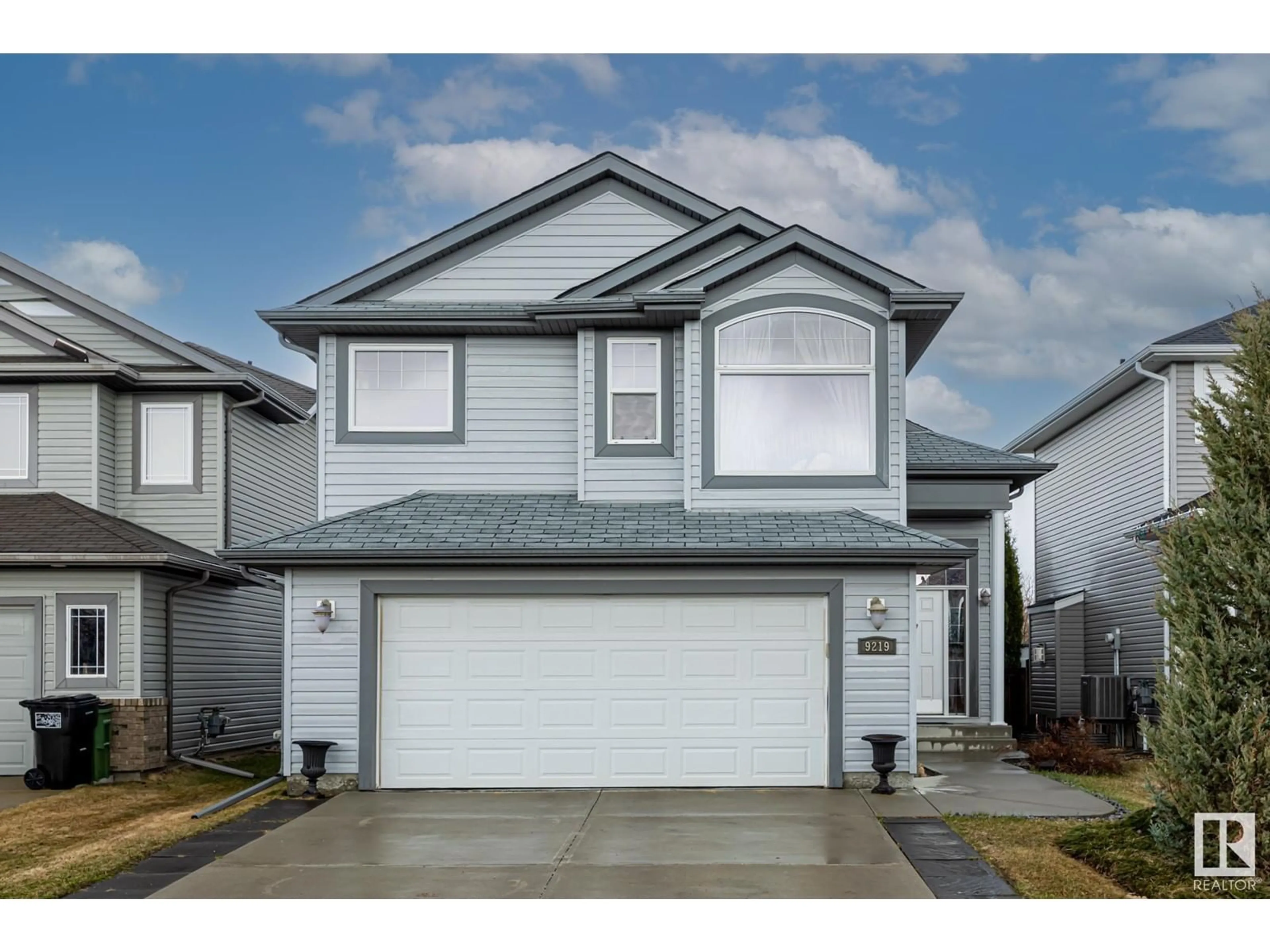 Home with vinyl exterior material, street for NW - 9219 209 ST, Edmonton Alberta T5T3Y5
