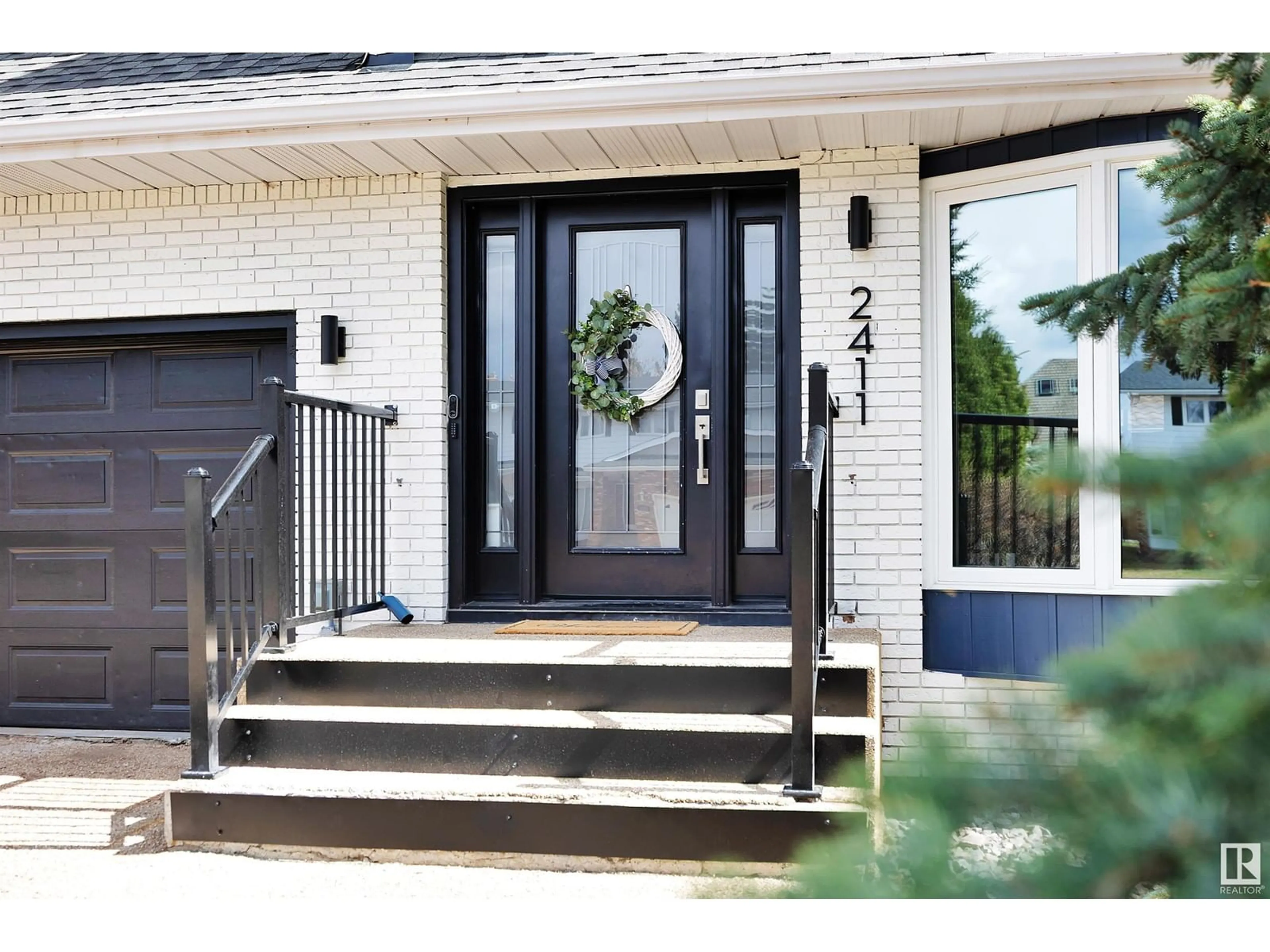 Indoor entryway for NW - 2411 112A ST, Edmonton Alberta T6J4X4