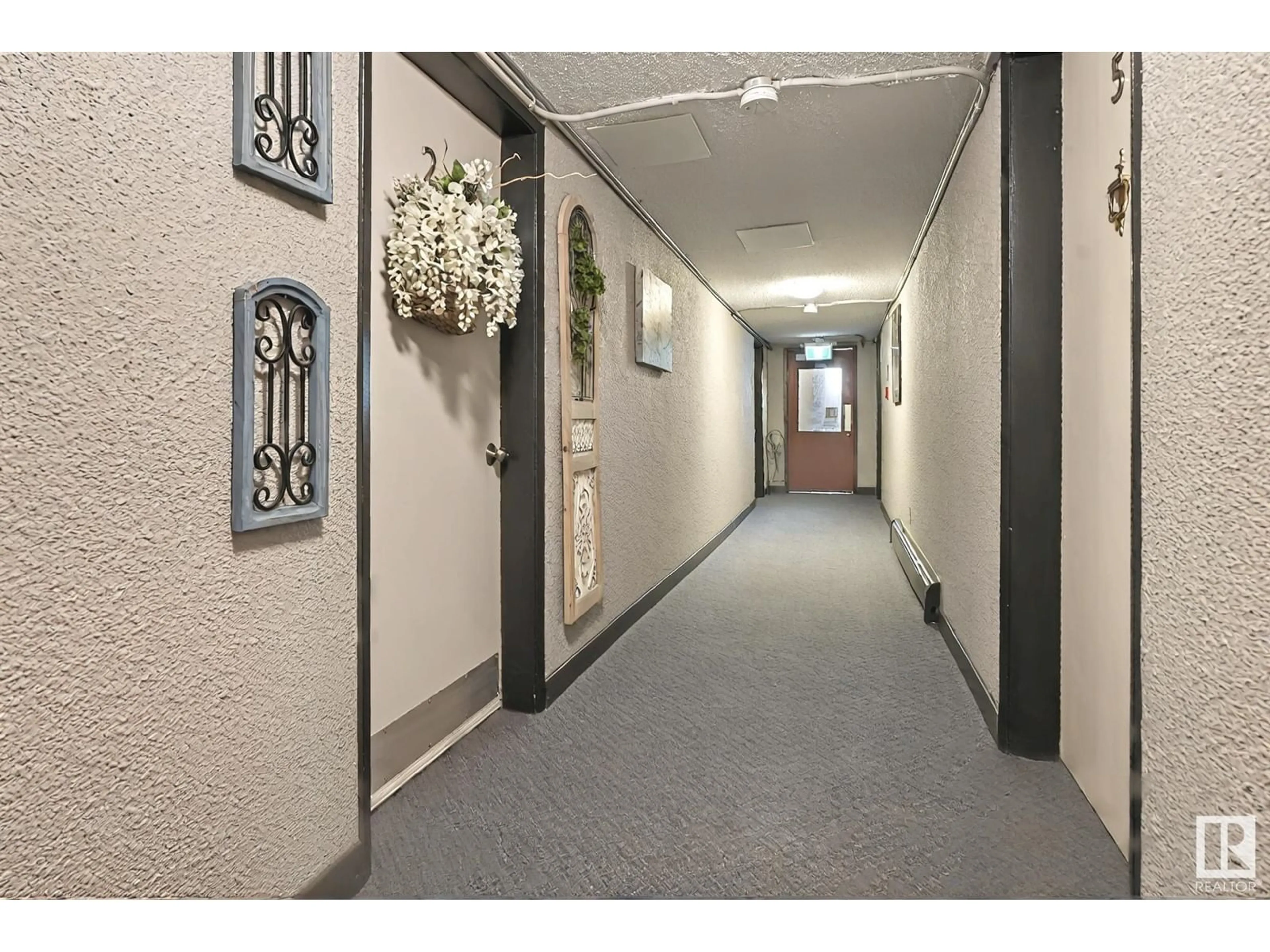 Indoor foyer for #2 - 10616 123 ST, Edmonton Alberta T5N1P2