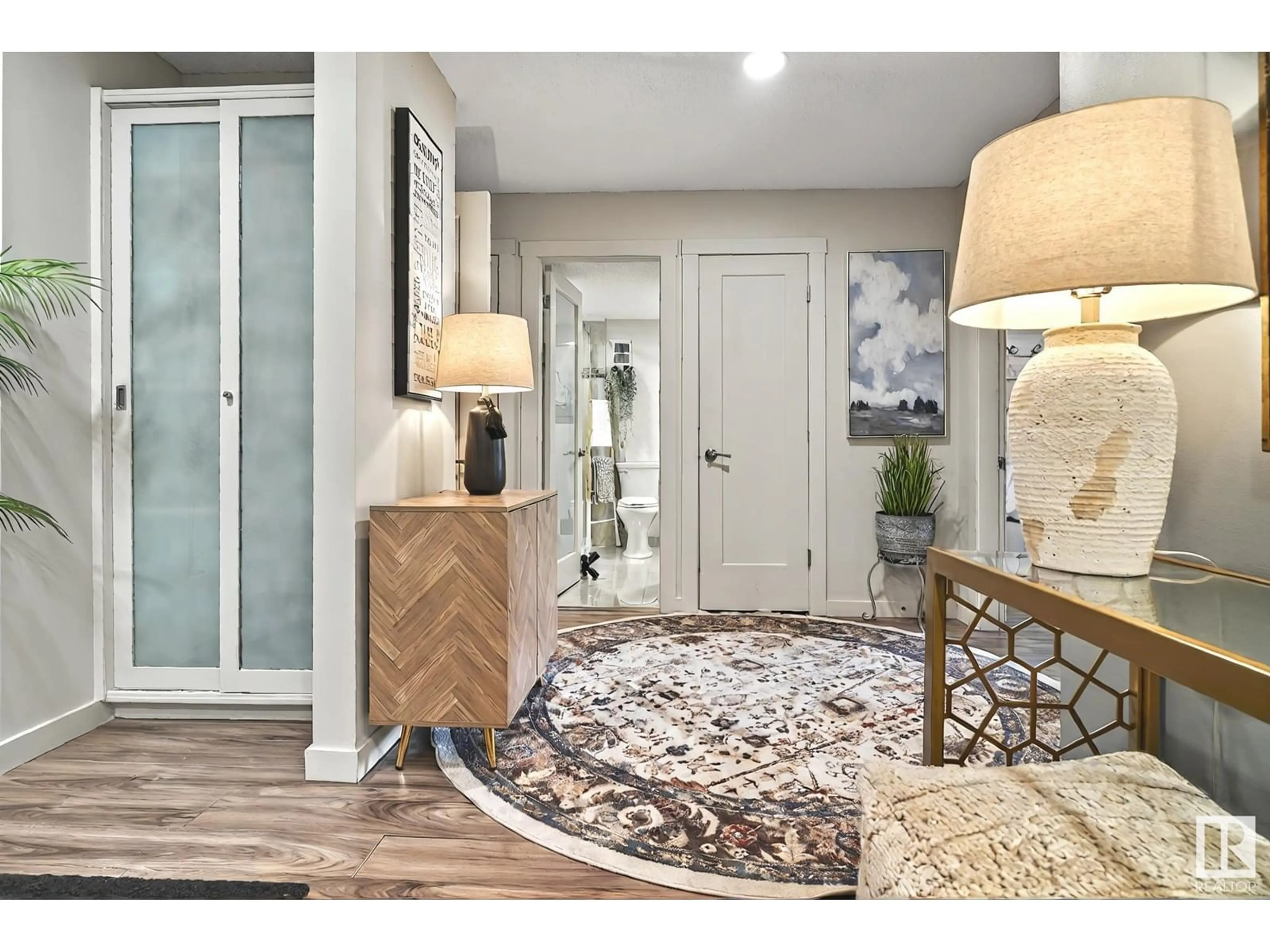 Indoor entryway for #2 - 10616 123 ST, Edmonton Alberta T5N1P2