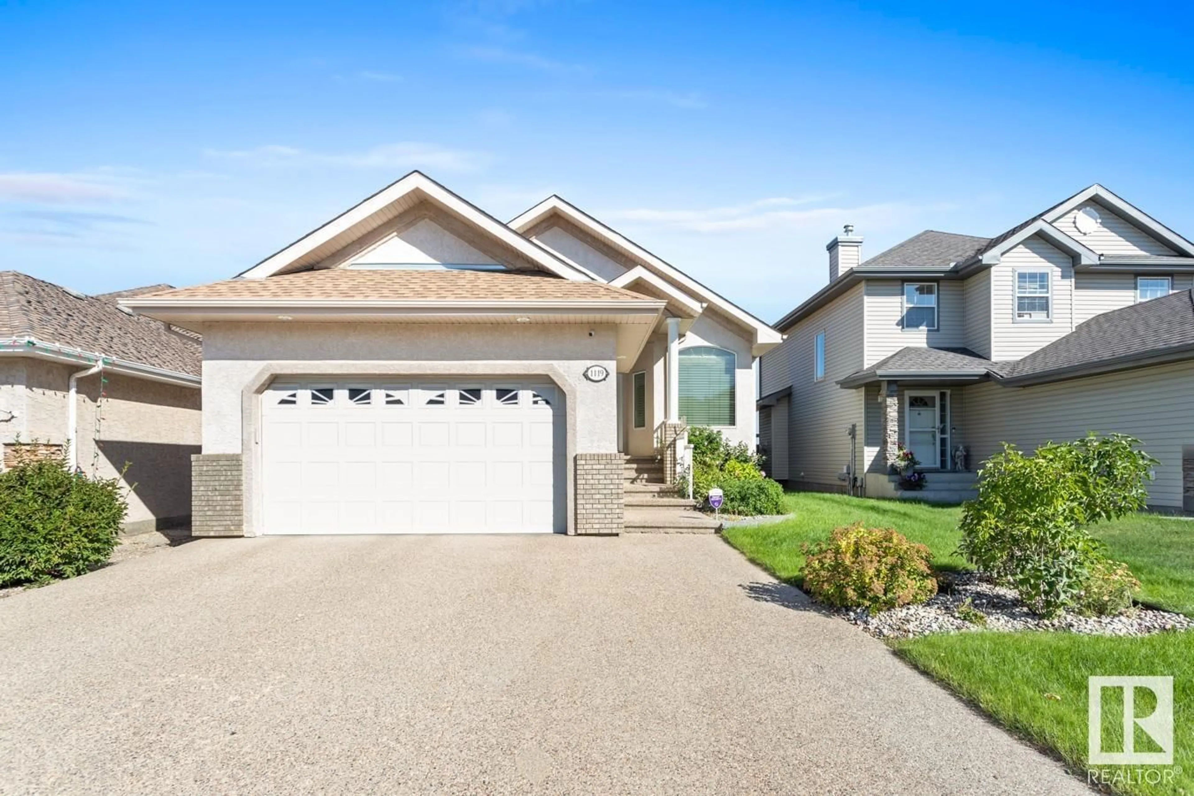 Home with vinyl exterior material, street for NW - 1119 LINCOLN CR, Edmonton Alberta T6R2Z3