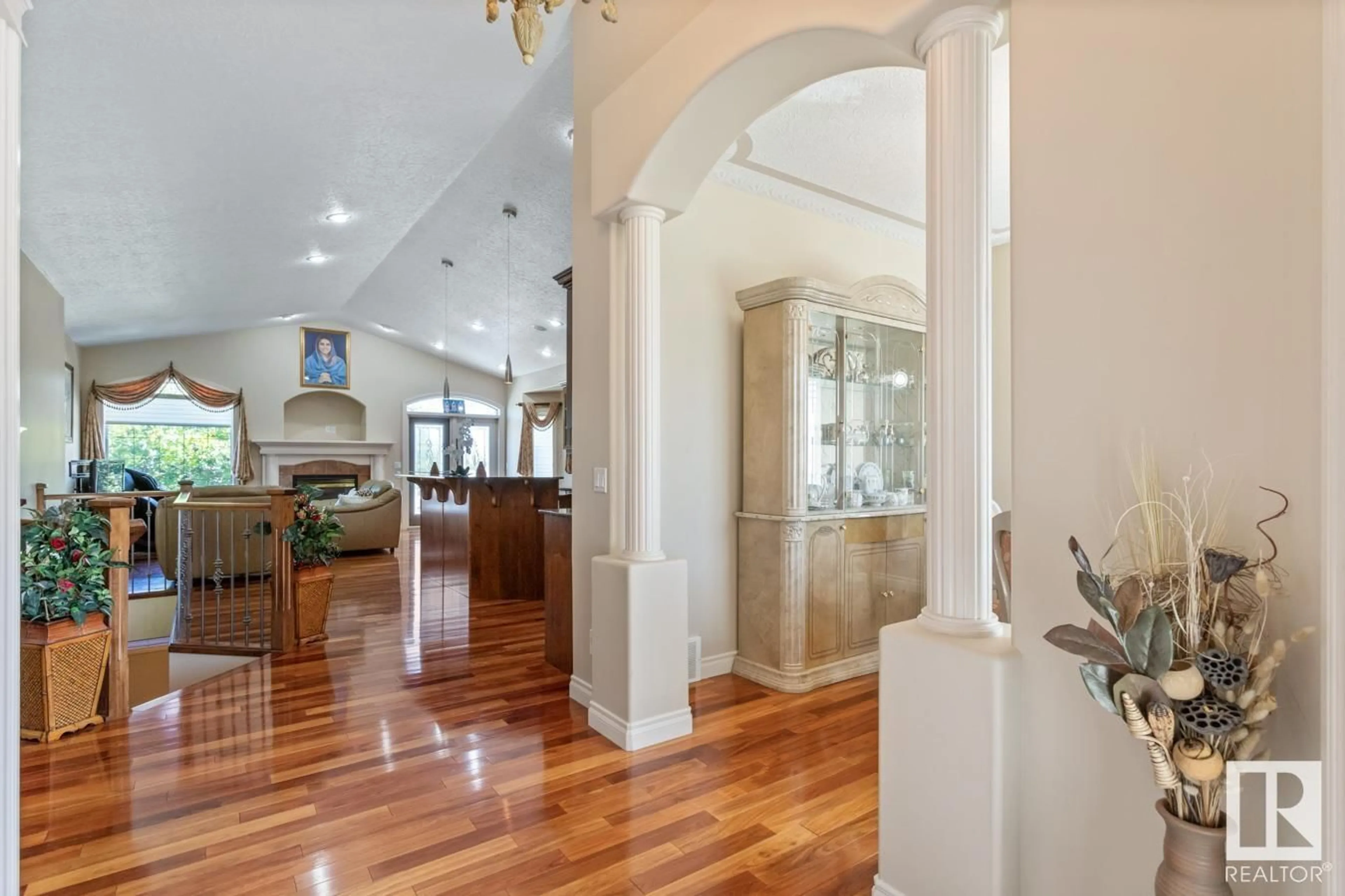 Indoor entryway for NW - 1119 LINCOLN CR, Edmonton Alberta T6R2Z3