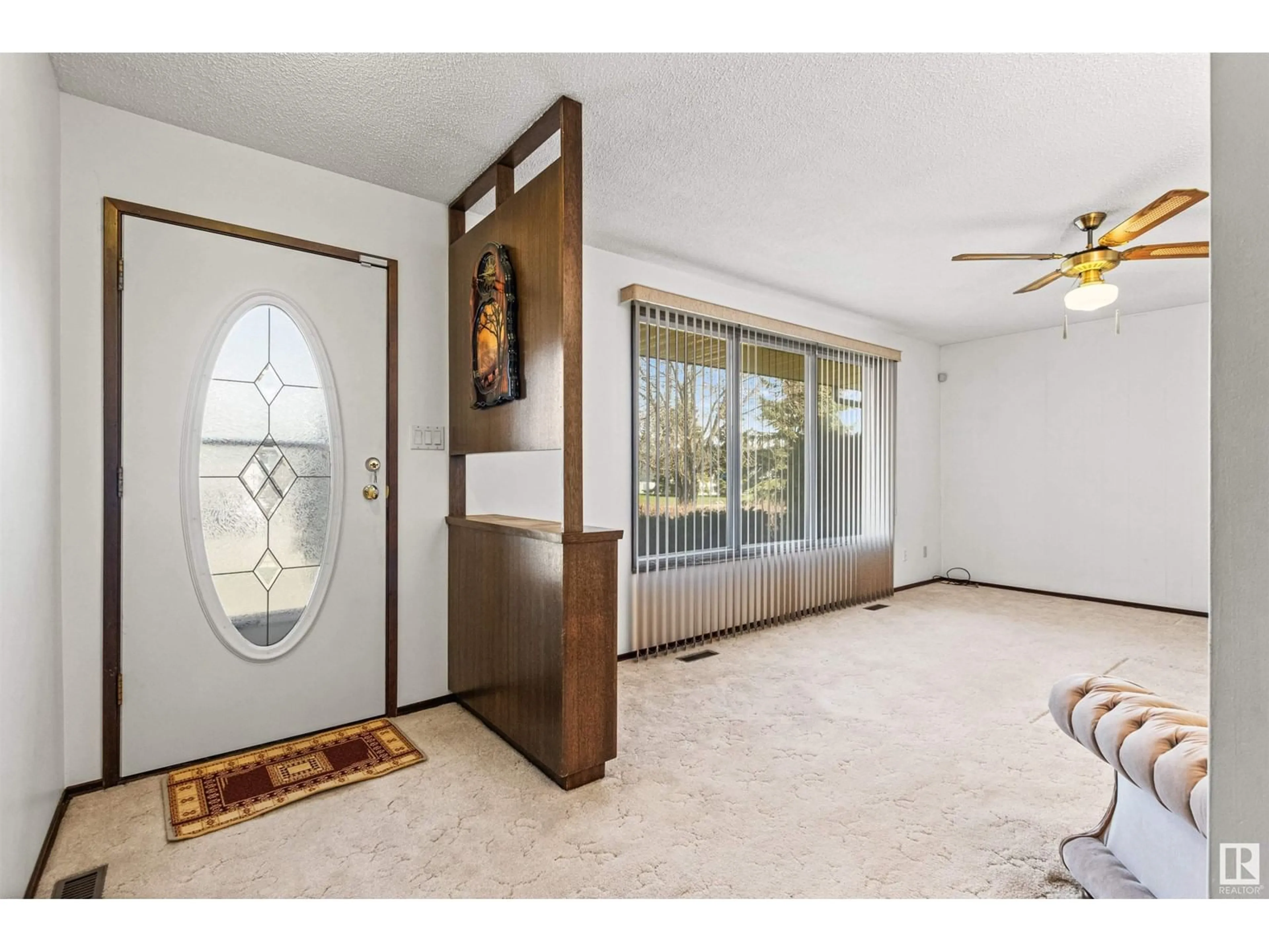 Indoor entryway for 10107 104 AV, Morinville Alberta T8R1A8