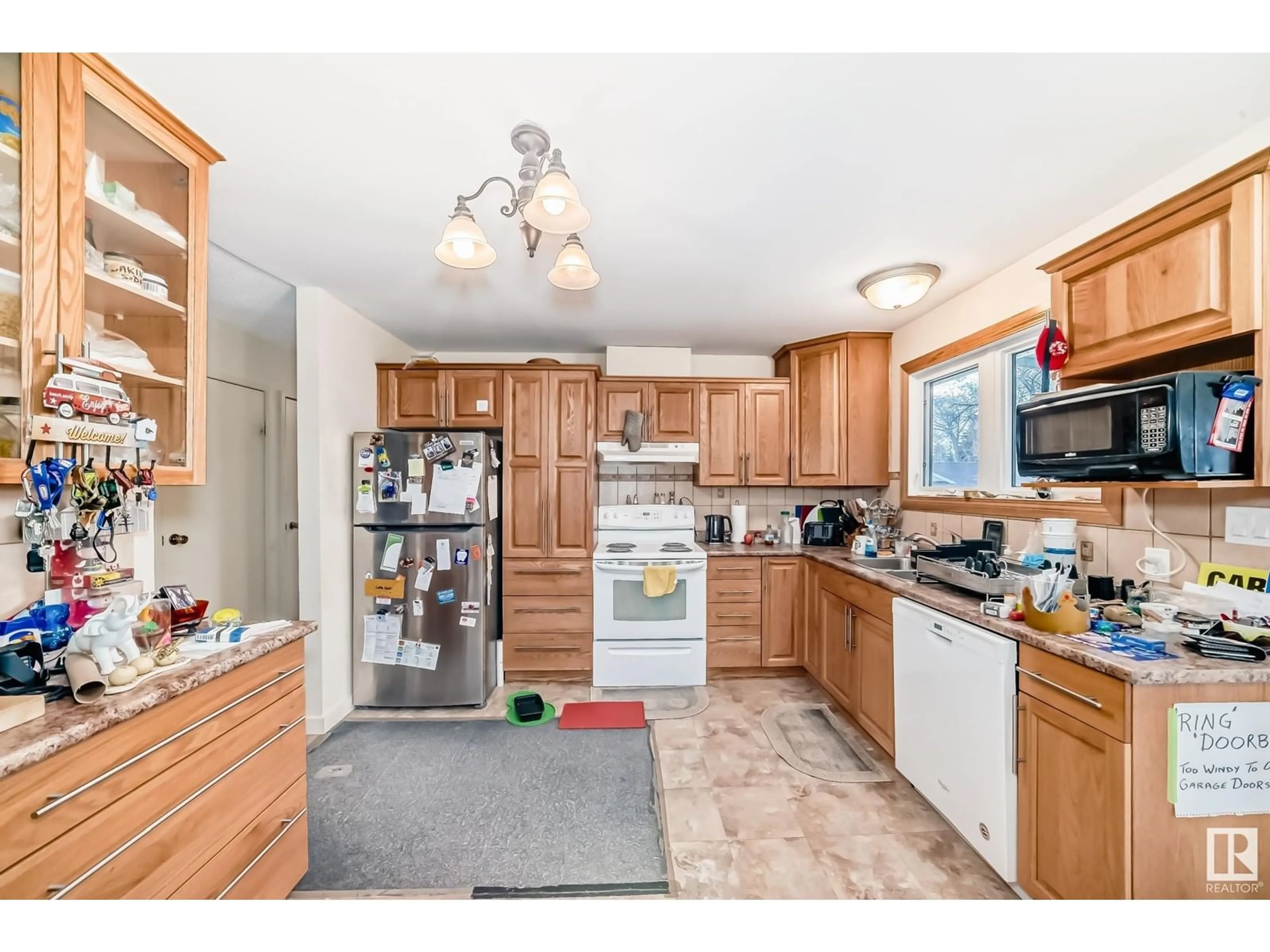 Standard kitchen, unknown for 6715 32 AV, Edmonton Alberta T6K1L8