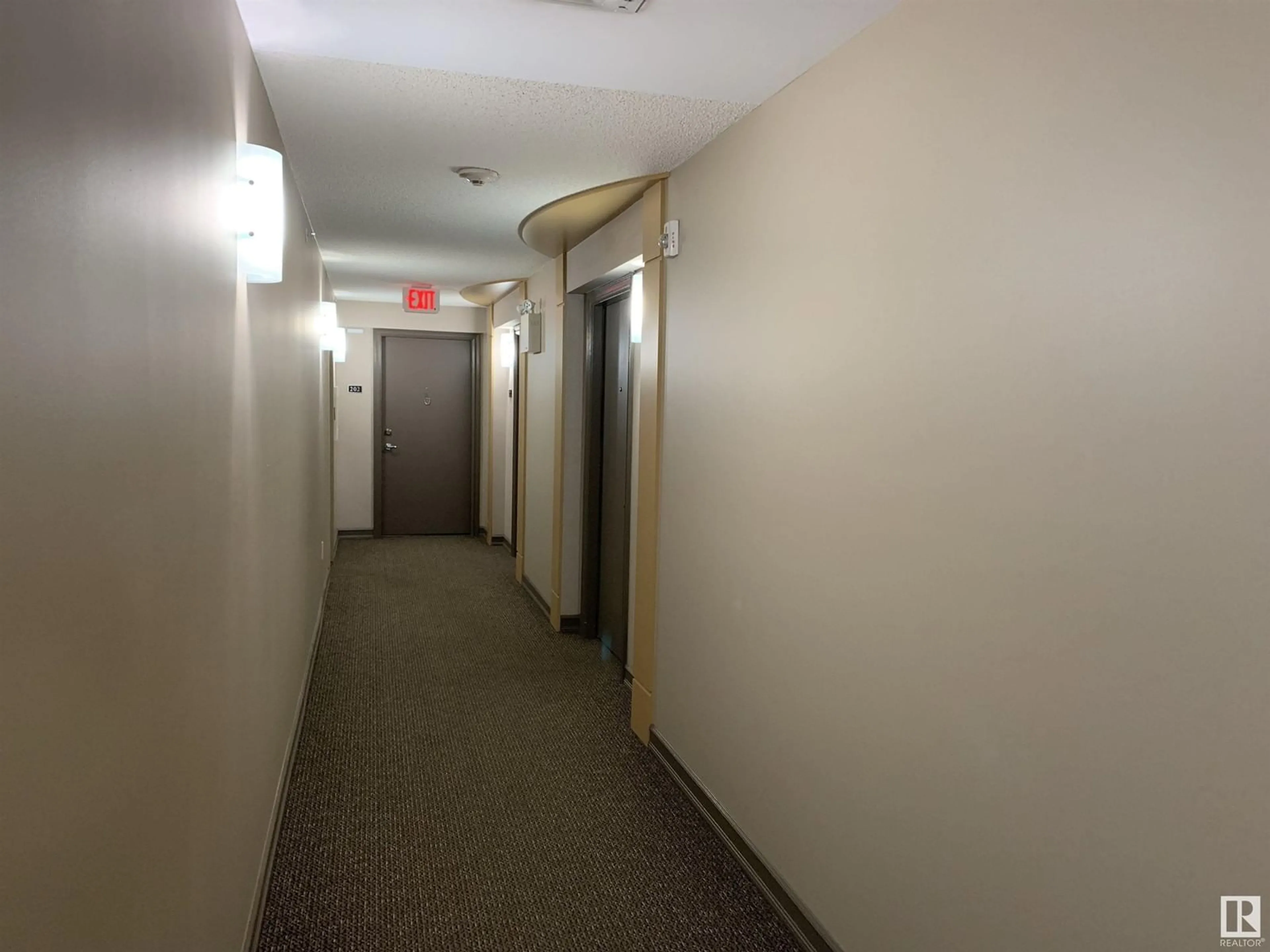Indoor foyer for 203 - 2208 44 AV NW, Edmonton Alberta T6T0G6