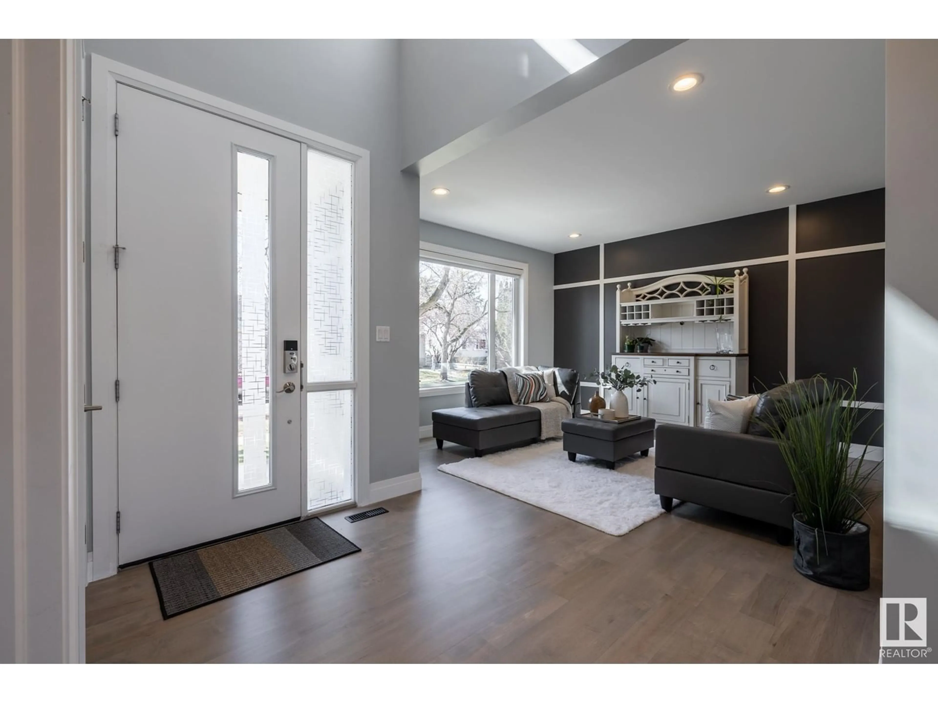Indoor entryway for 10936 71 AV, Edmonton Alberta T6G0A1