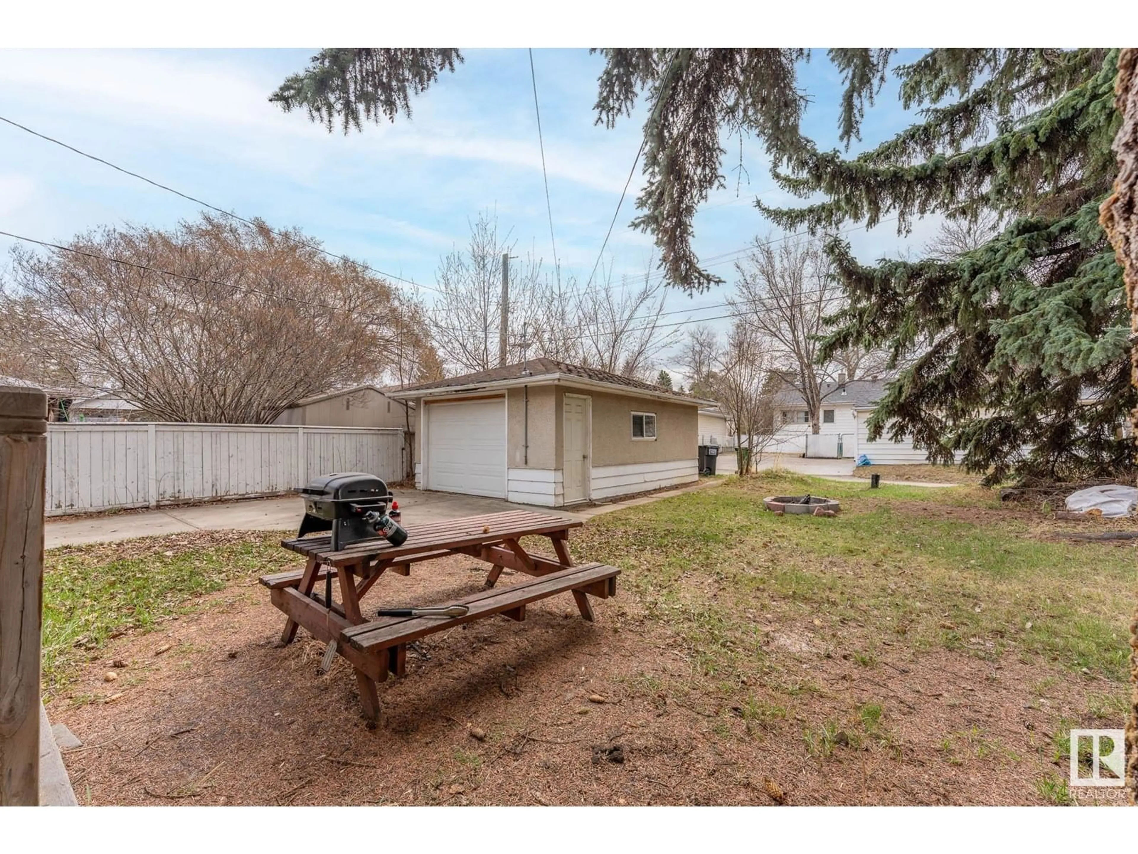 Patio, unknown for 8115 93A AV, Edmonton Alberta T6V1C4