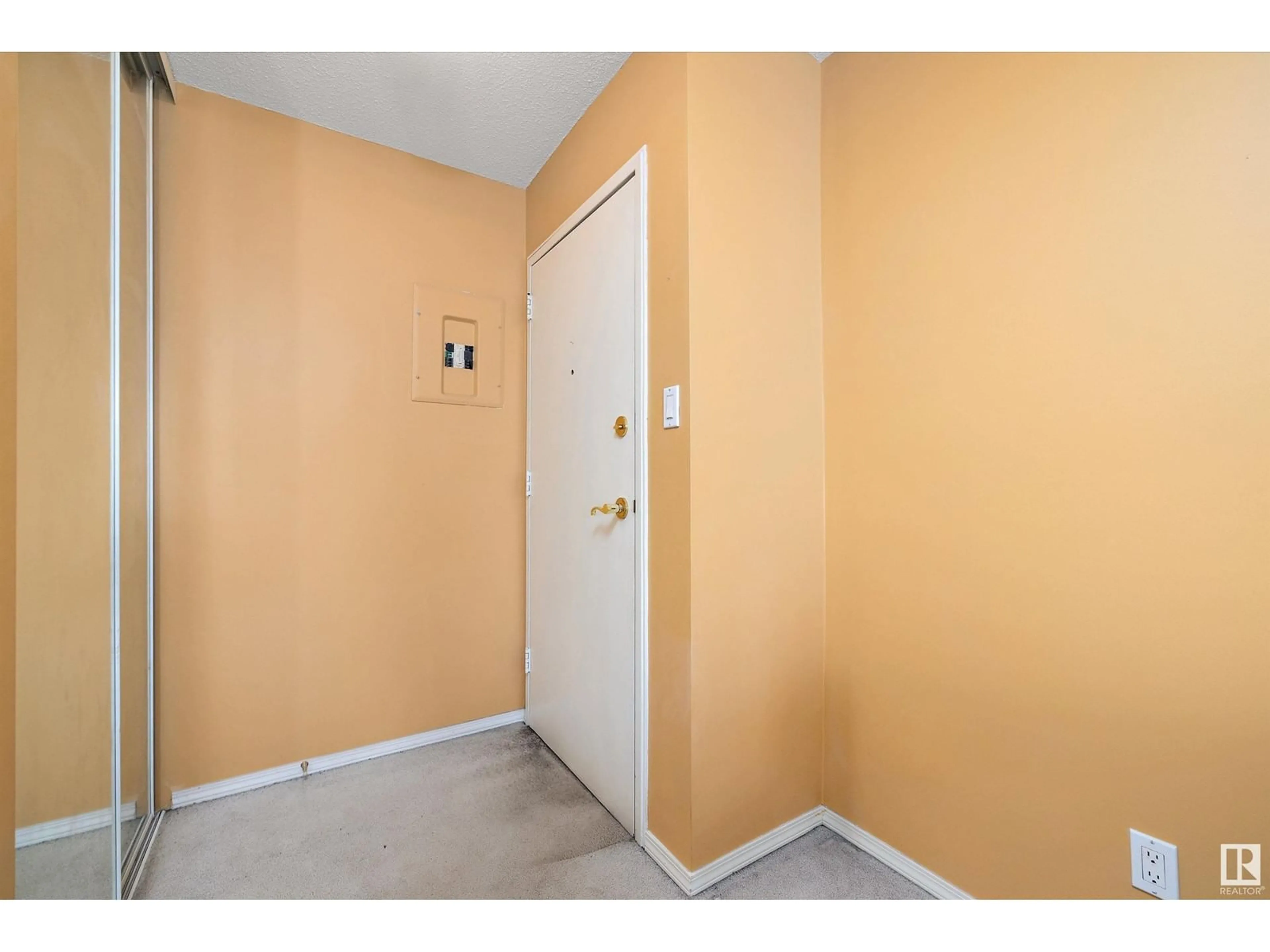 Indoor entryway for #301 - 11460 40 AV, Edmonton Alberta T6J0R5