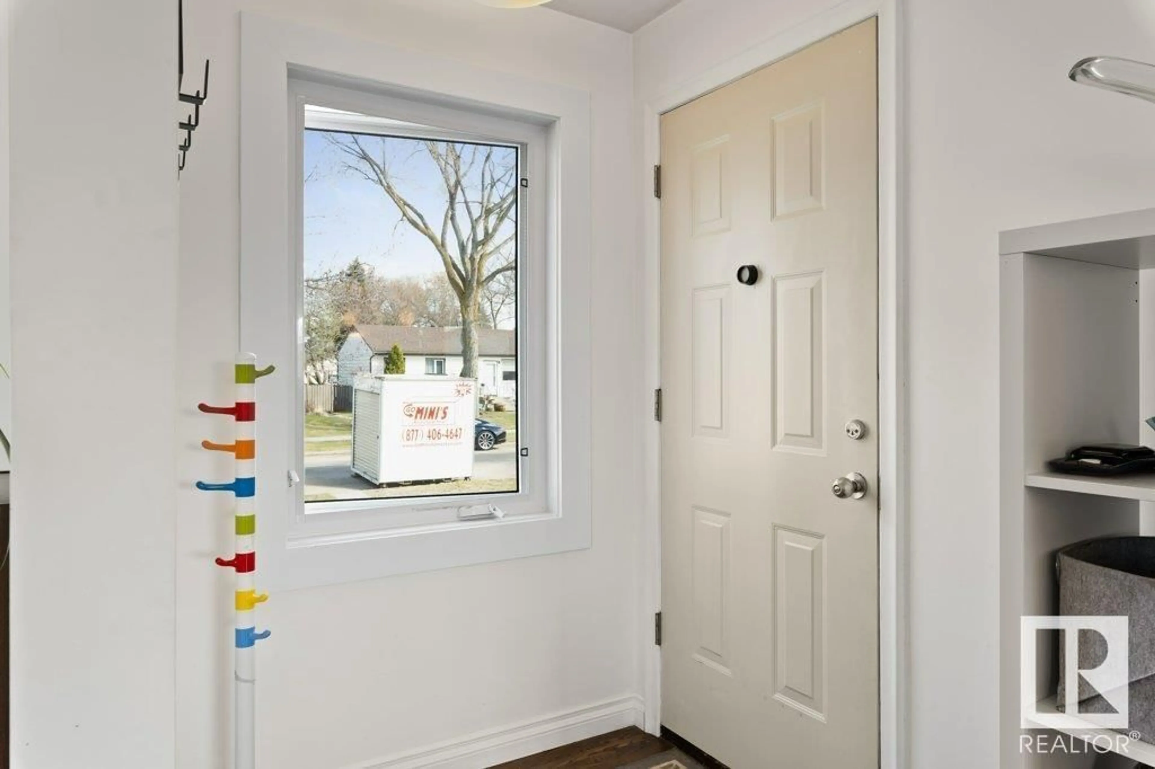 Indoor entryway for 9428 77 ST, Edmonton Alberta T6C2M6